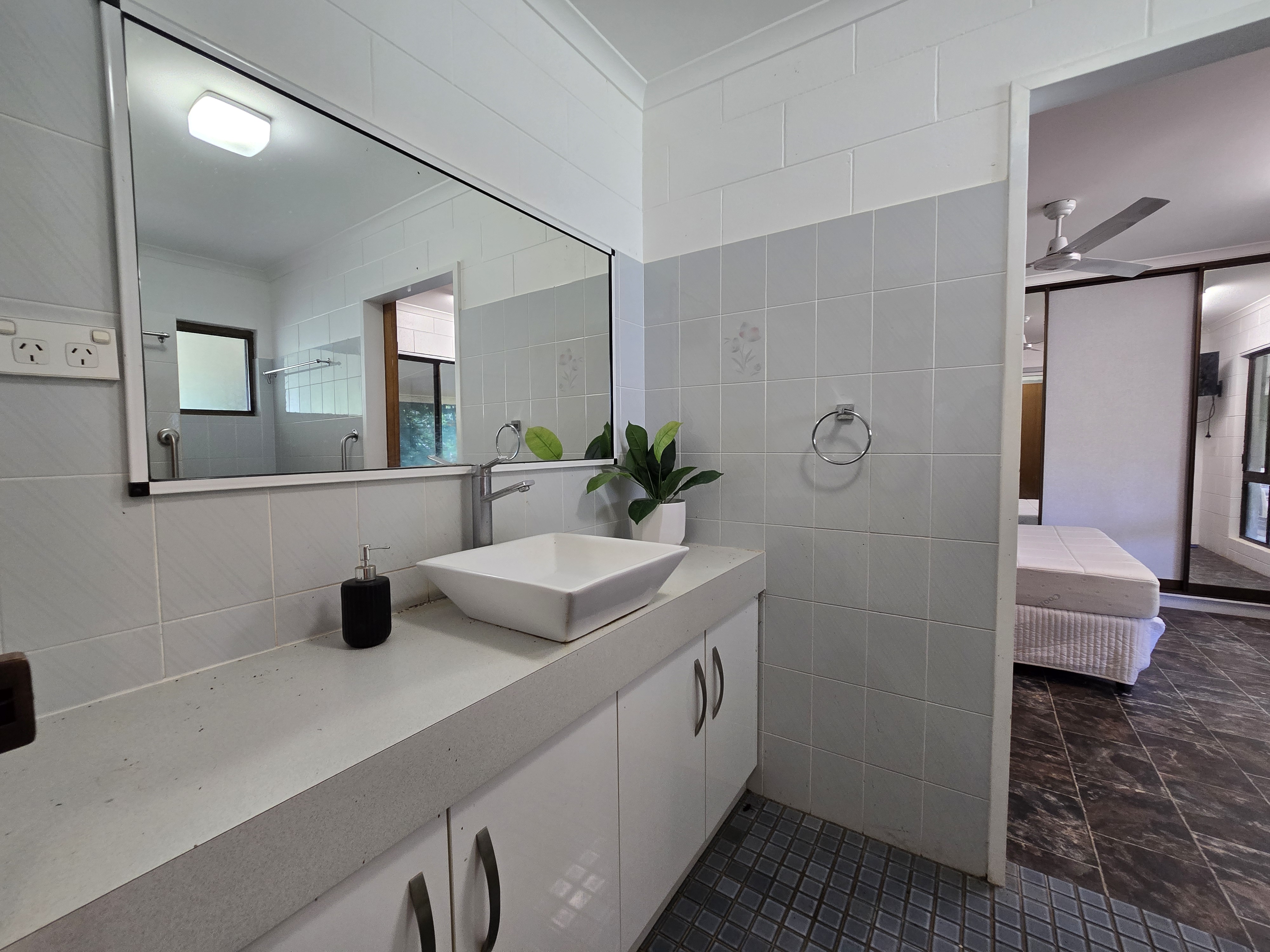 15 Twelfth Avenue, Atherton