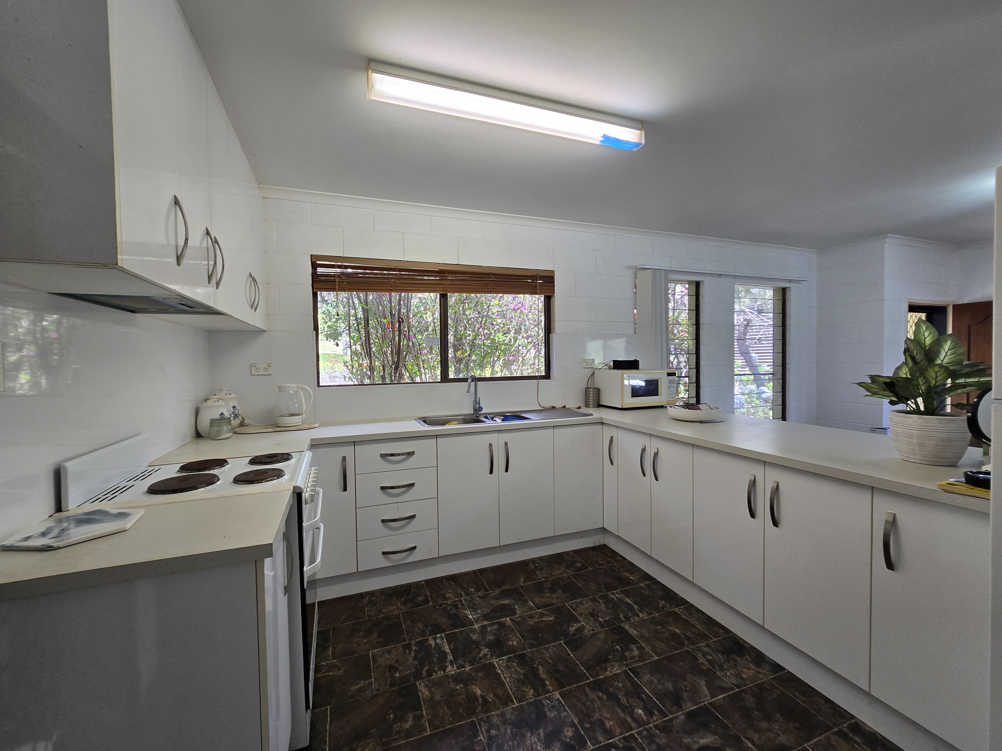 15 Twelfth Avenue, Atherton