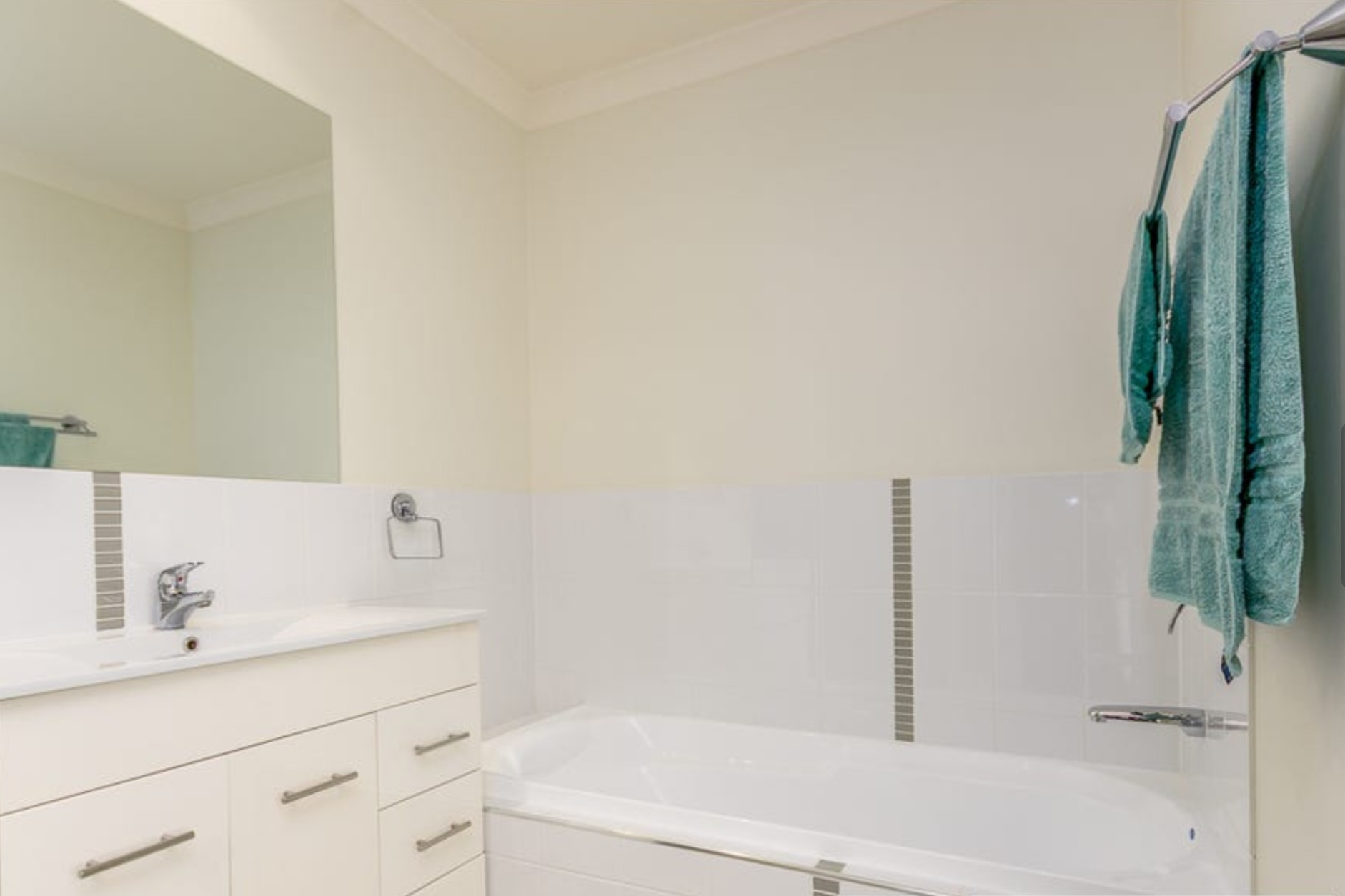 2 / 13 Bradford Avenue, Prospect Vale