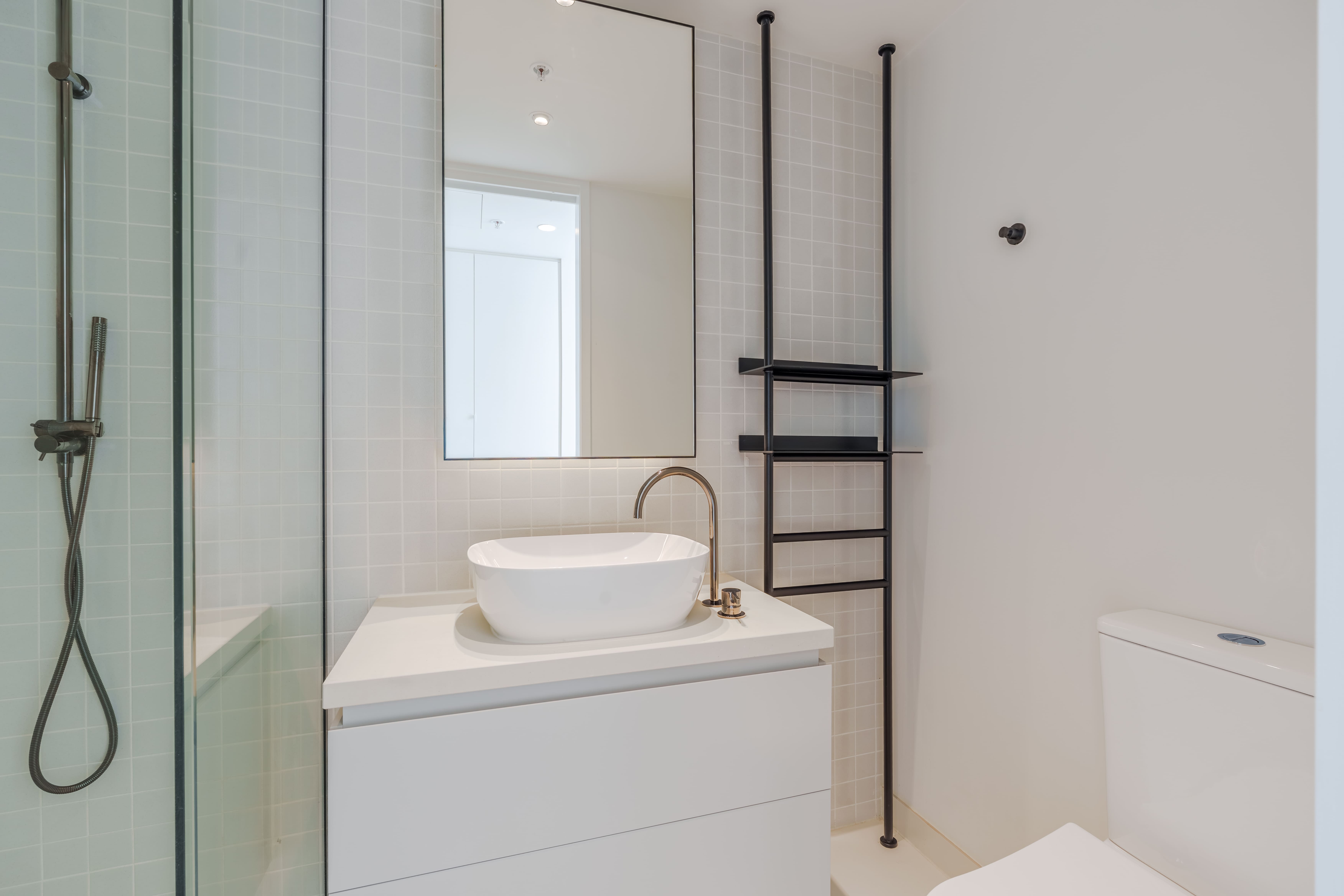 Sleek Two-Bedroom Apartment in South Melbourne