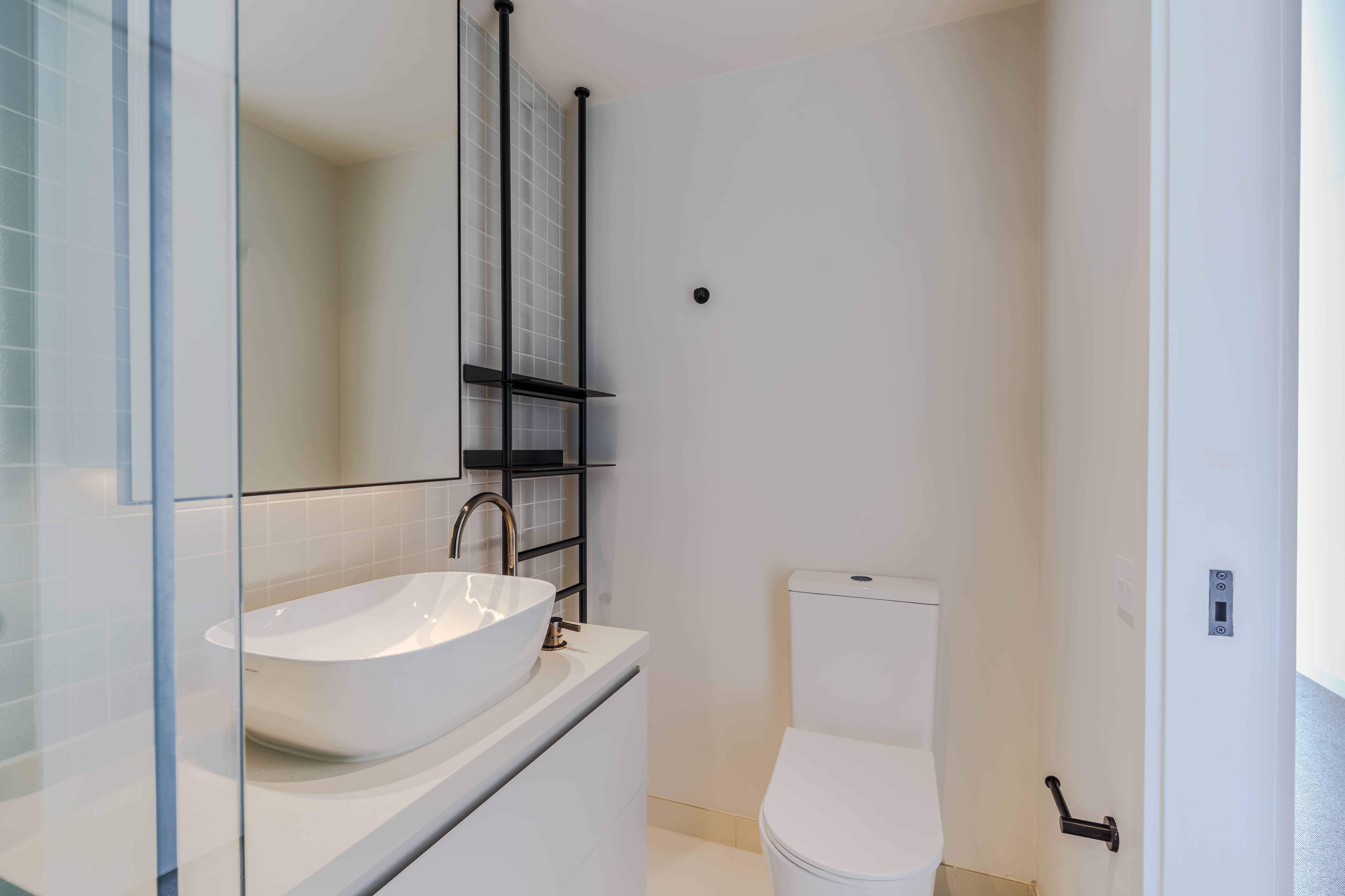 Sleek Two-Bedroom Apartment in South Melbourne