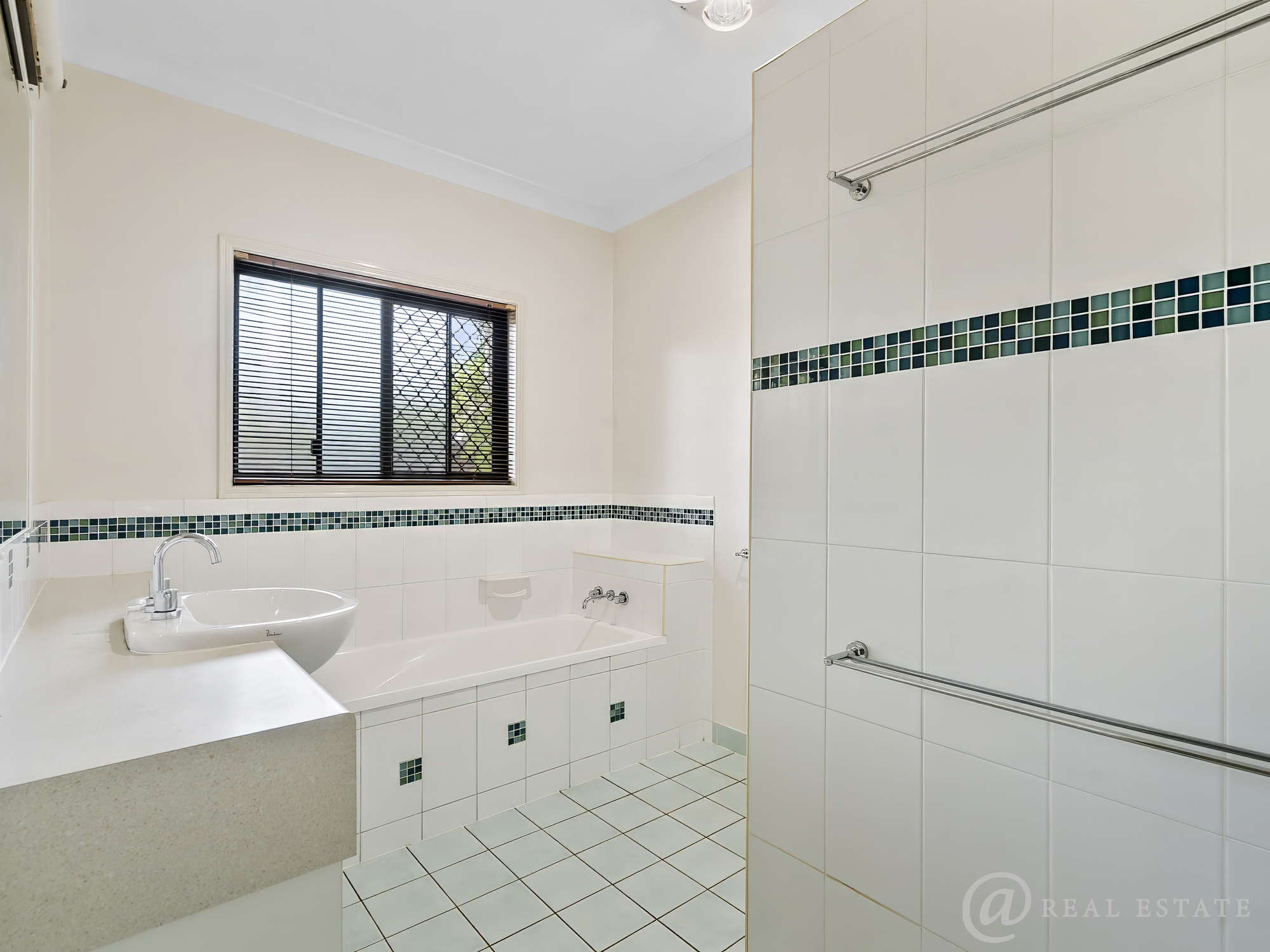 3 Spinnaker Drive, Mulambin