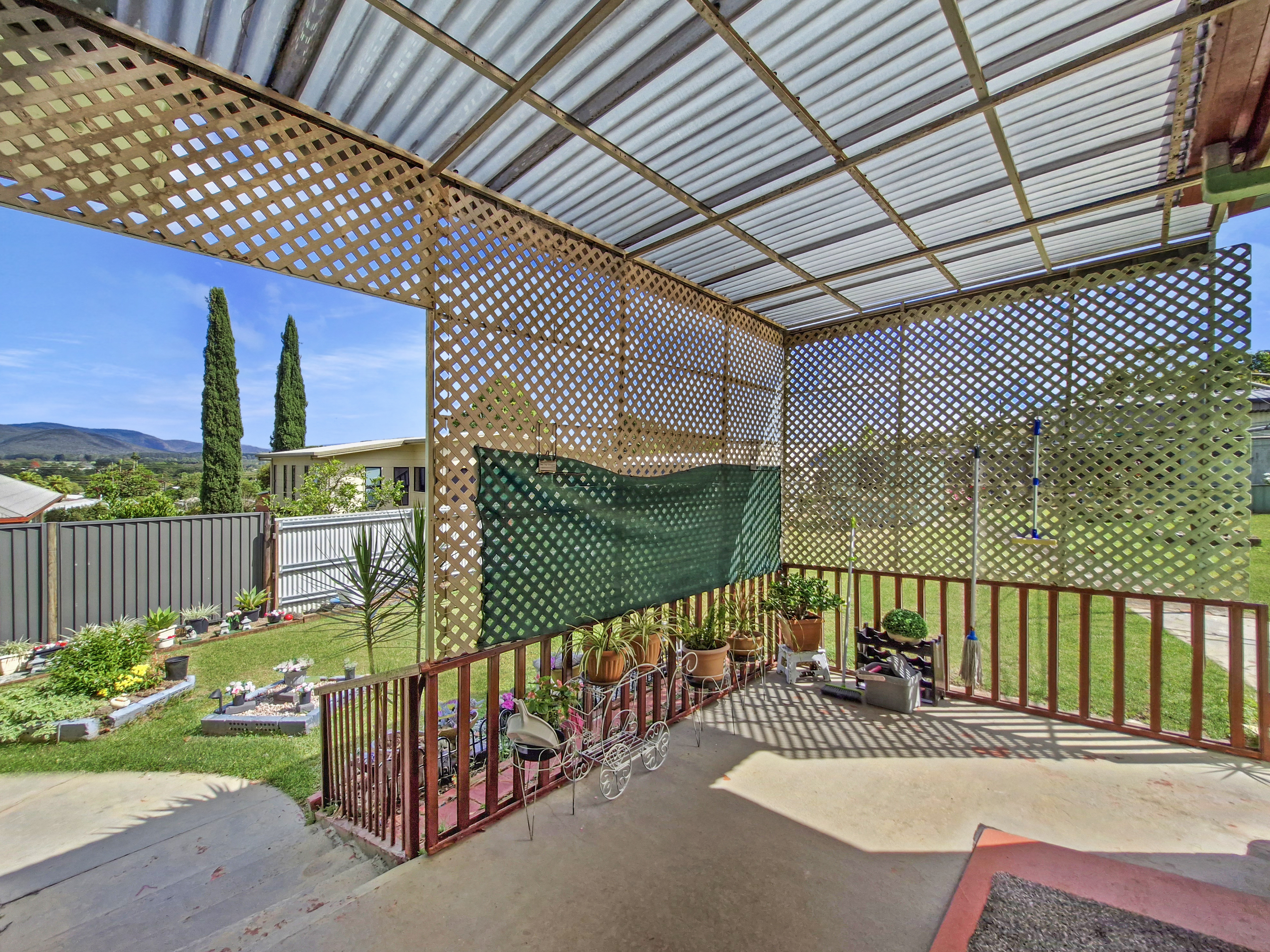 8 Maher Street, Atherton