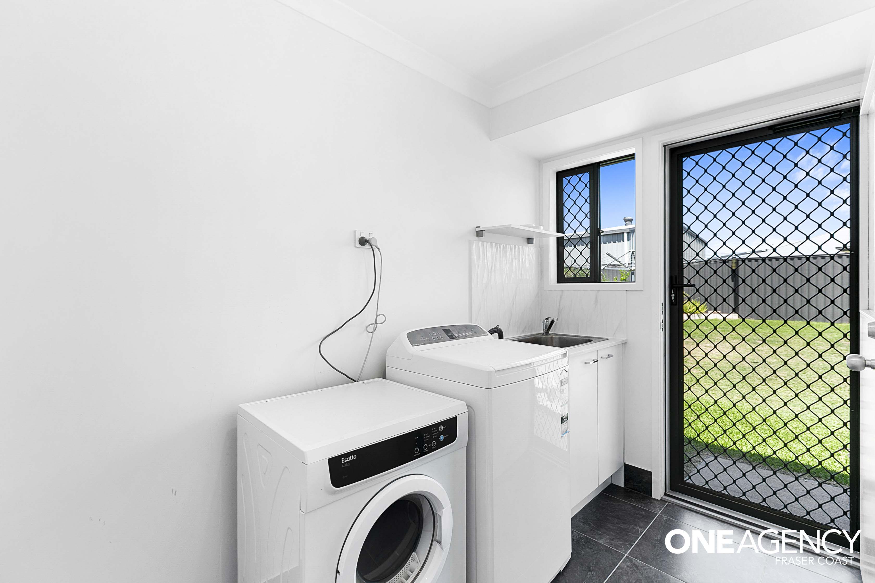 57 Ronaldo Way, Urangan