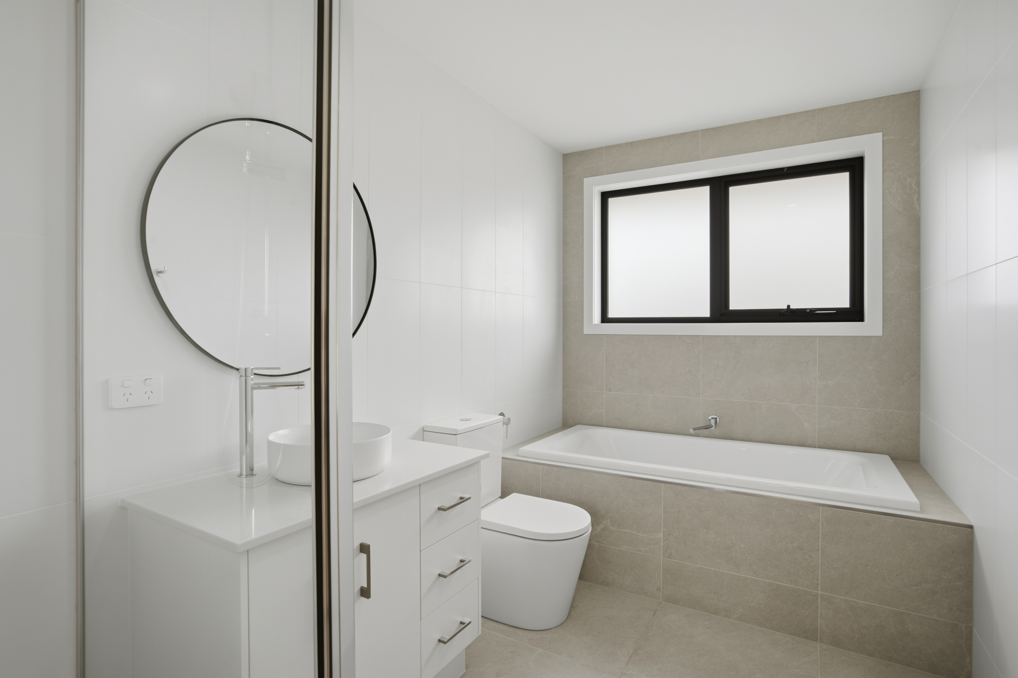 2 / 67 Parkfield Drive, Youngtown