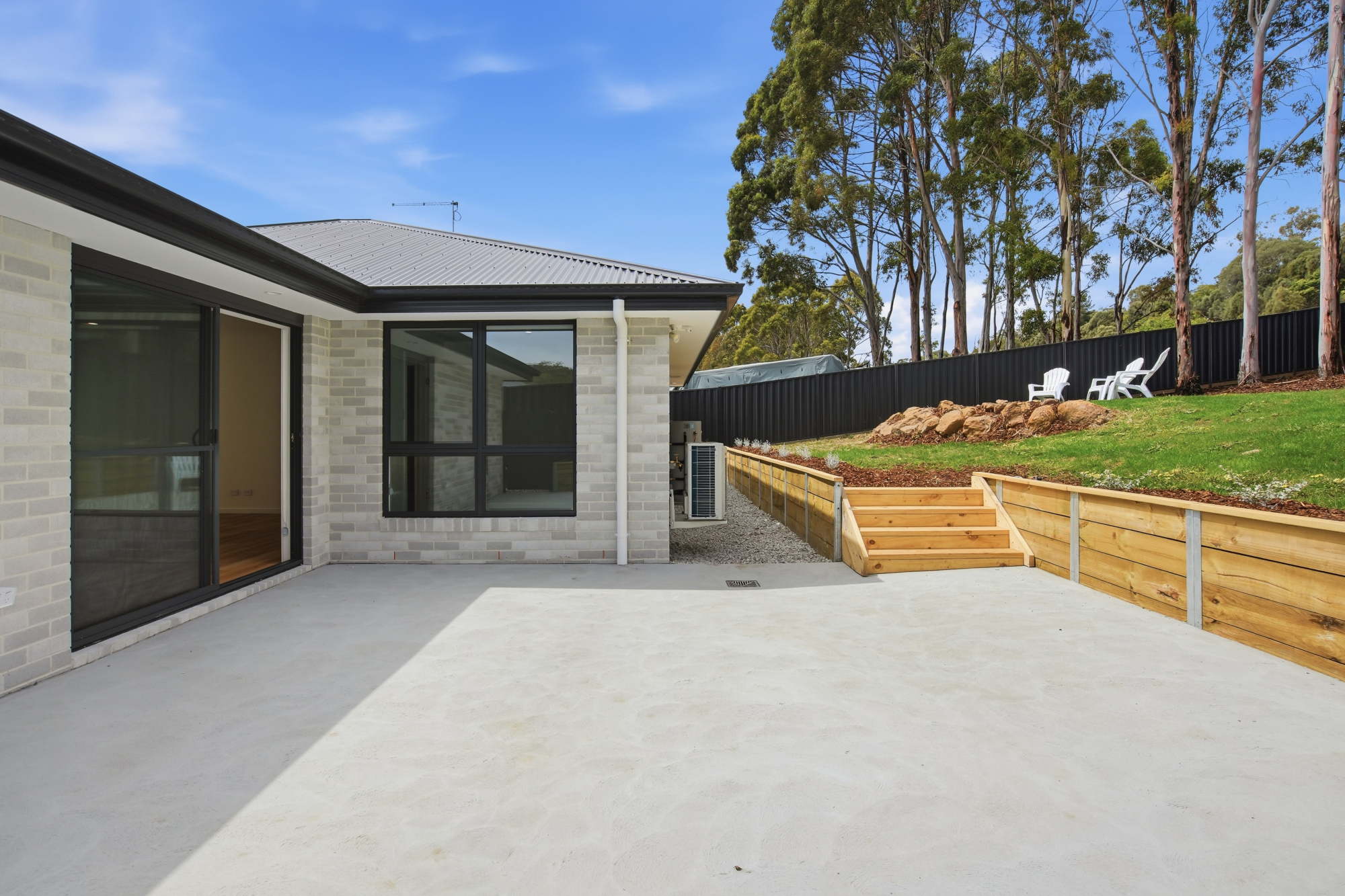 2 / 67 Parkfield Drive, Youngtown