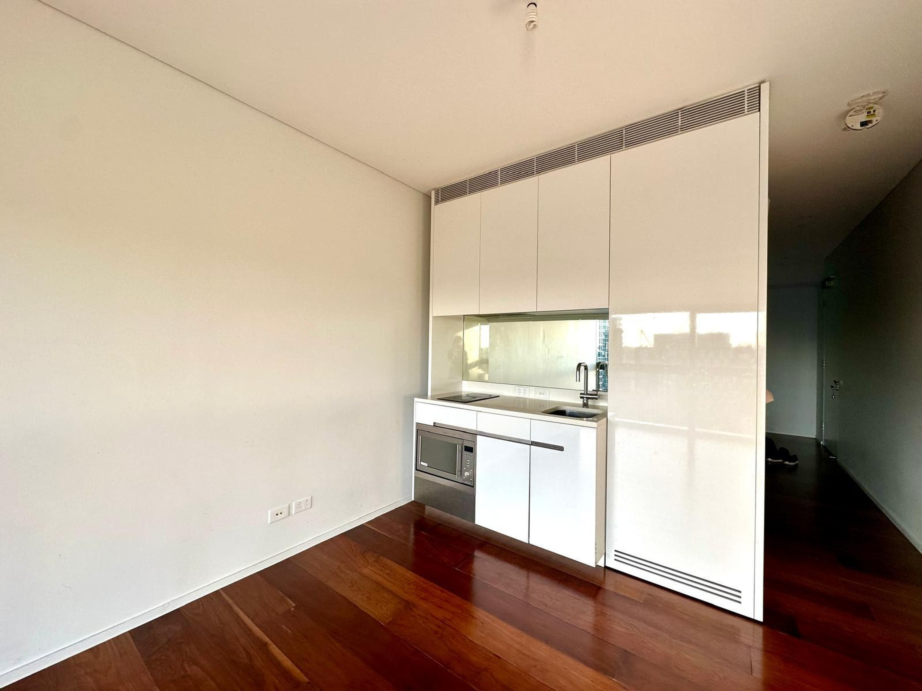 14131 / 8 Park Lane - Main View 2