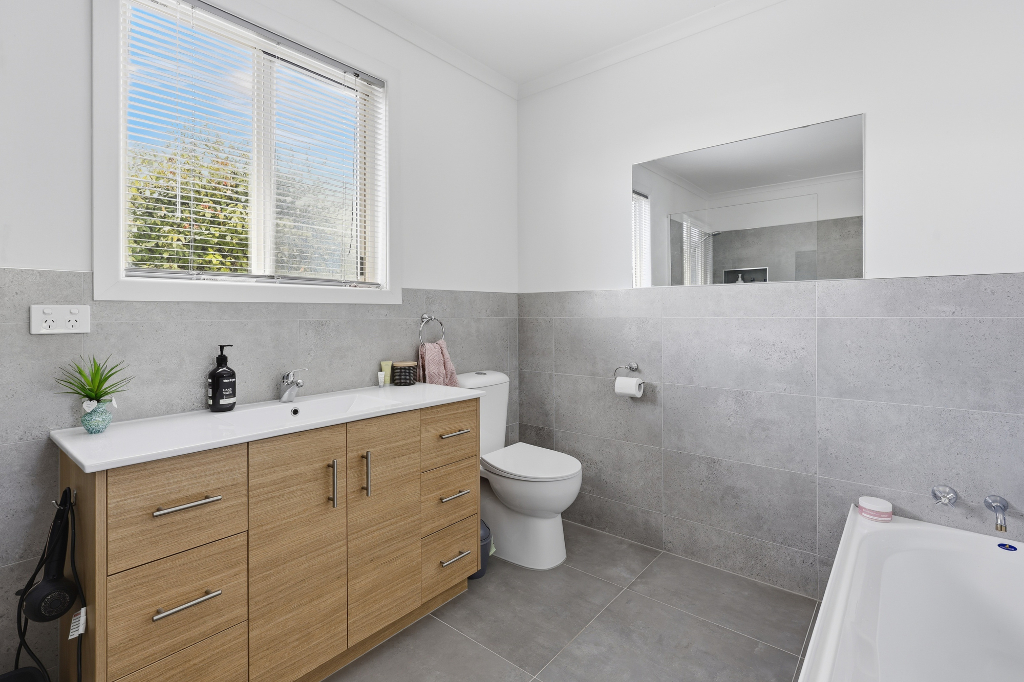 34 Belgrave Parade, Youngtown