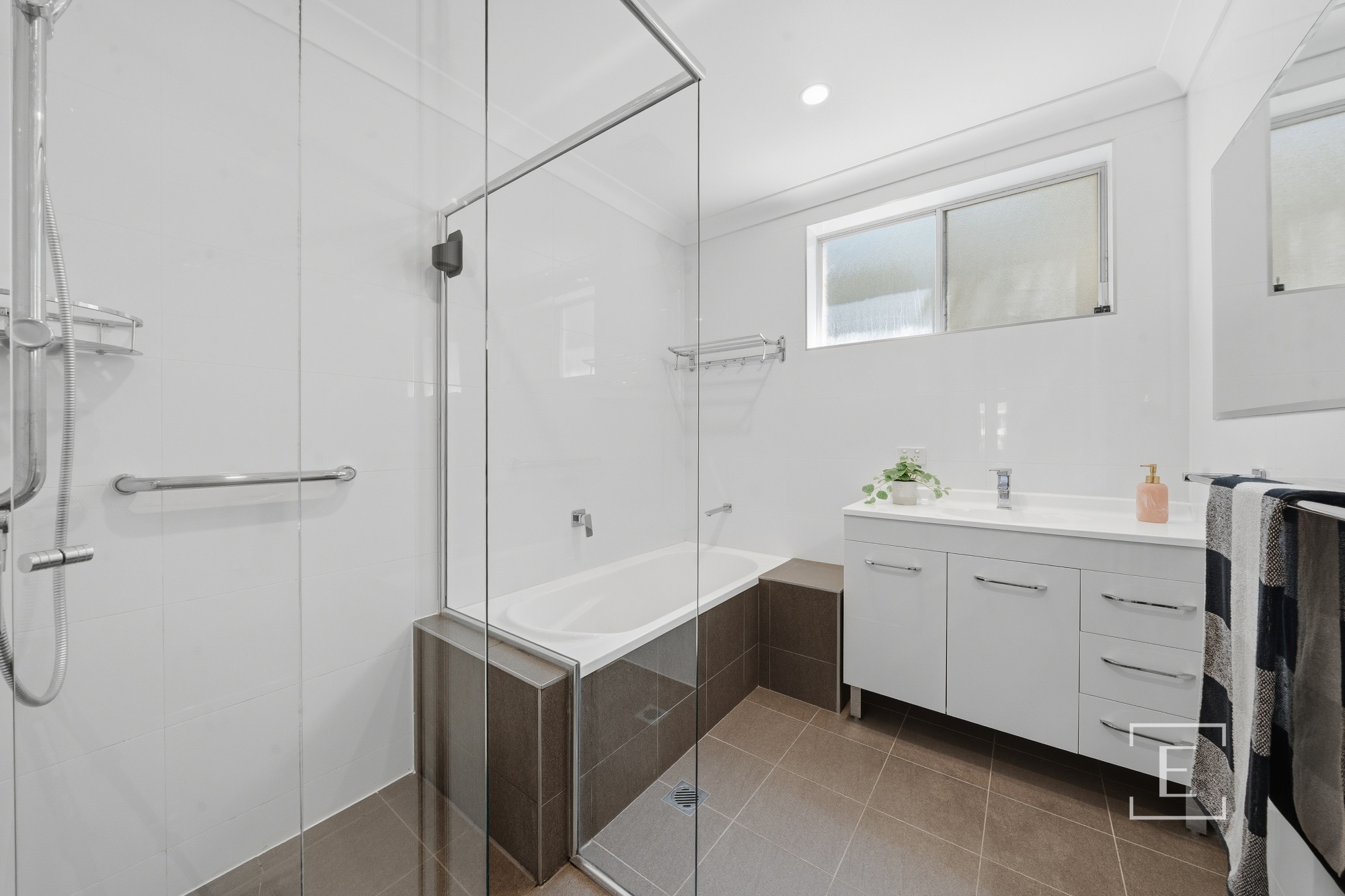 1 / 29 Wonoona Parade East, Oatley