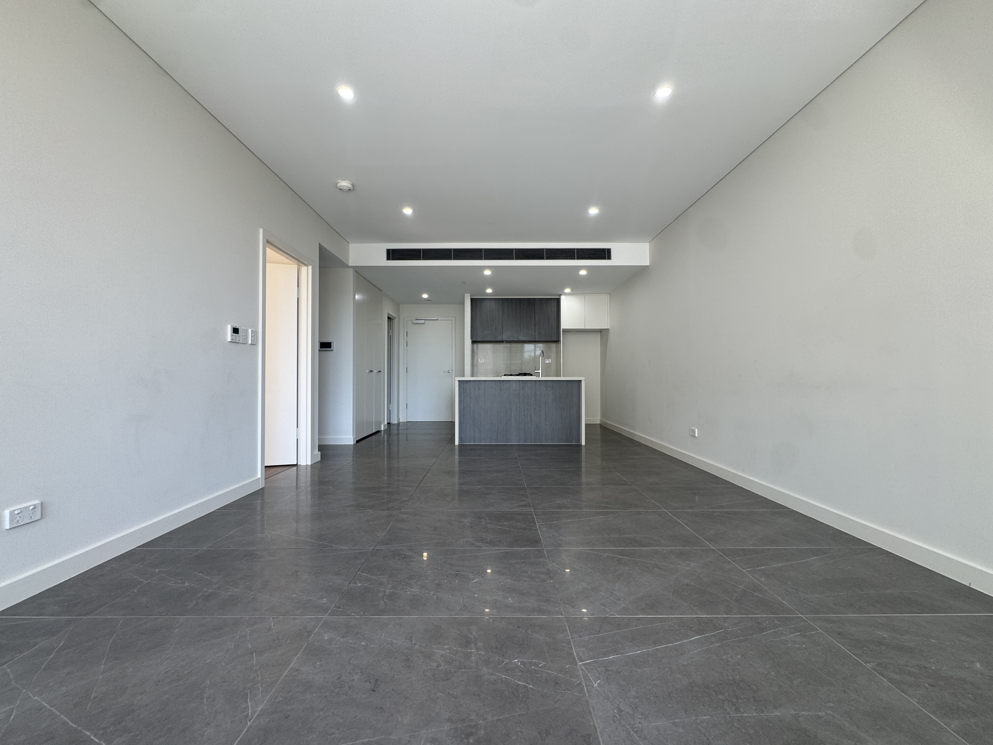 1102 / 8 Stockyard Boulevard - Main View 2