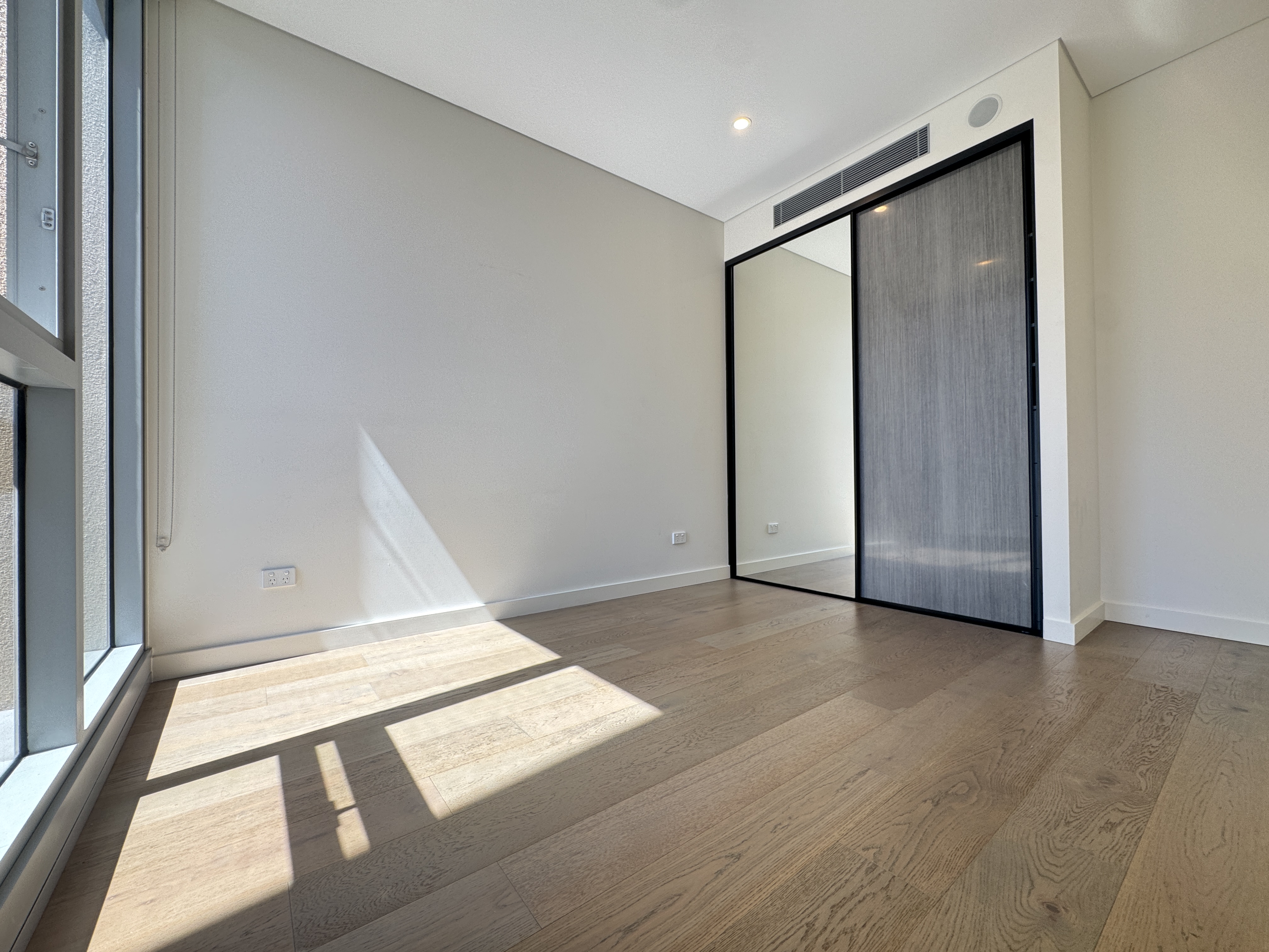 1102 / 8 Stockyard Boulevard - Main View 3