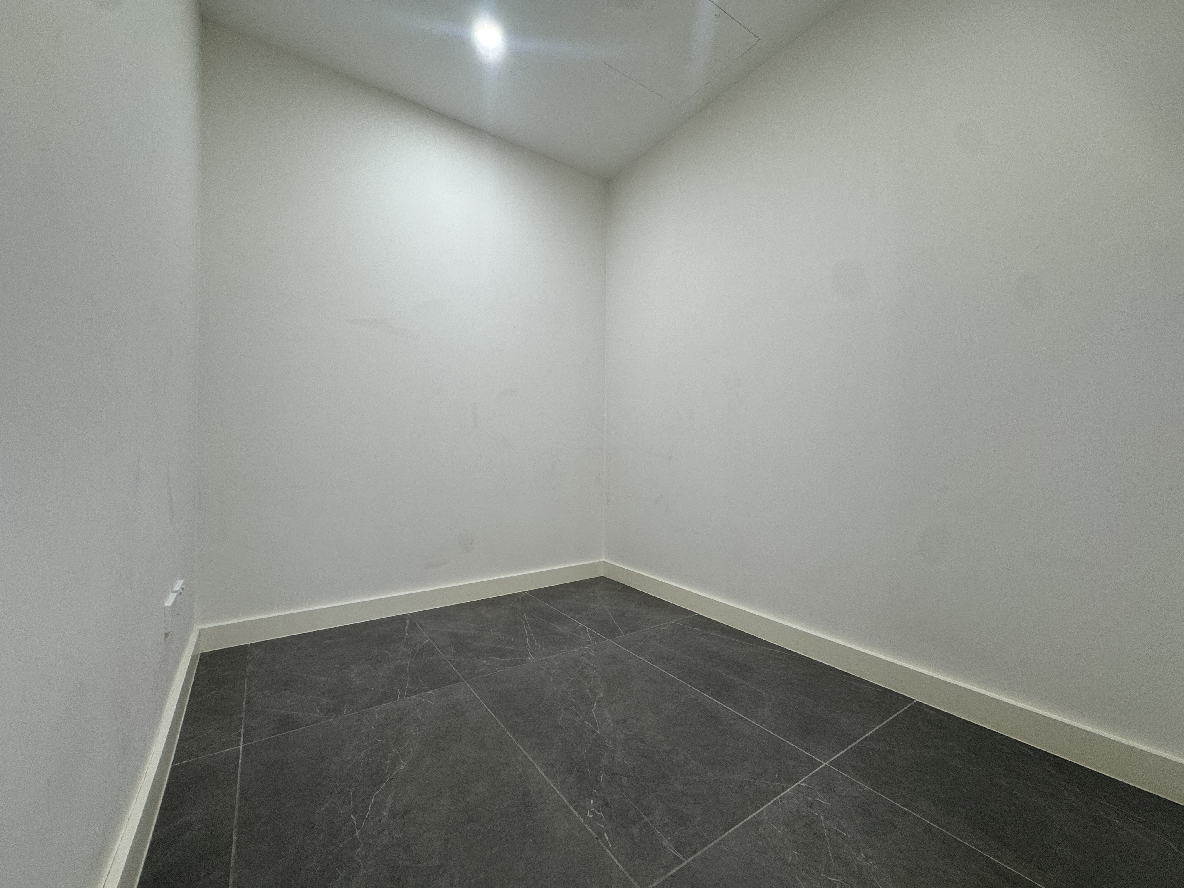 1102 / 8 Stockyard Boulevard - Main View 5