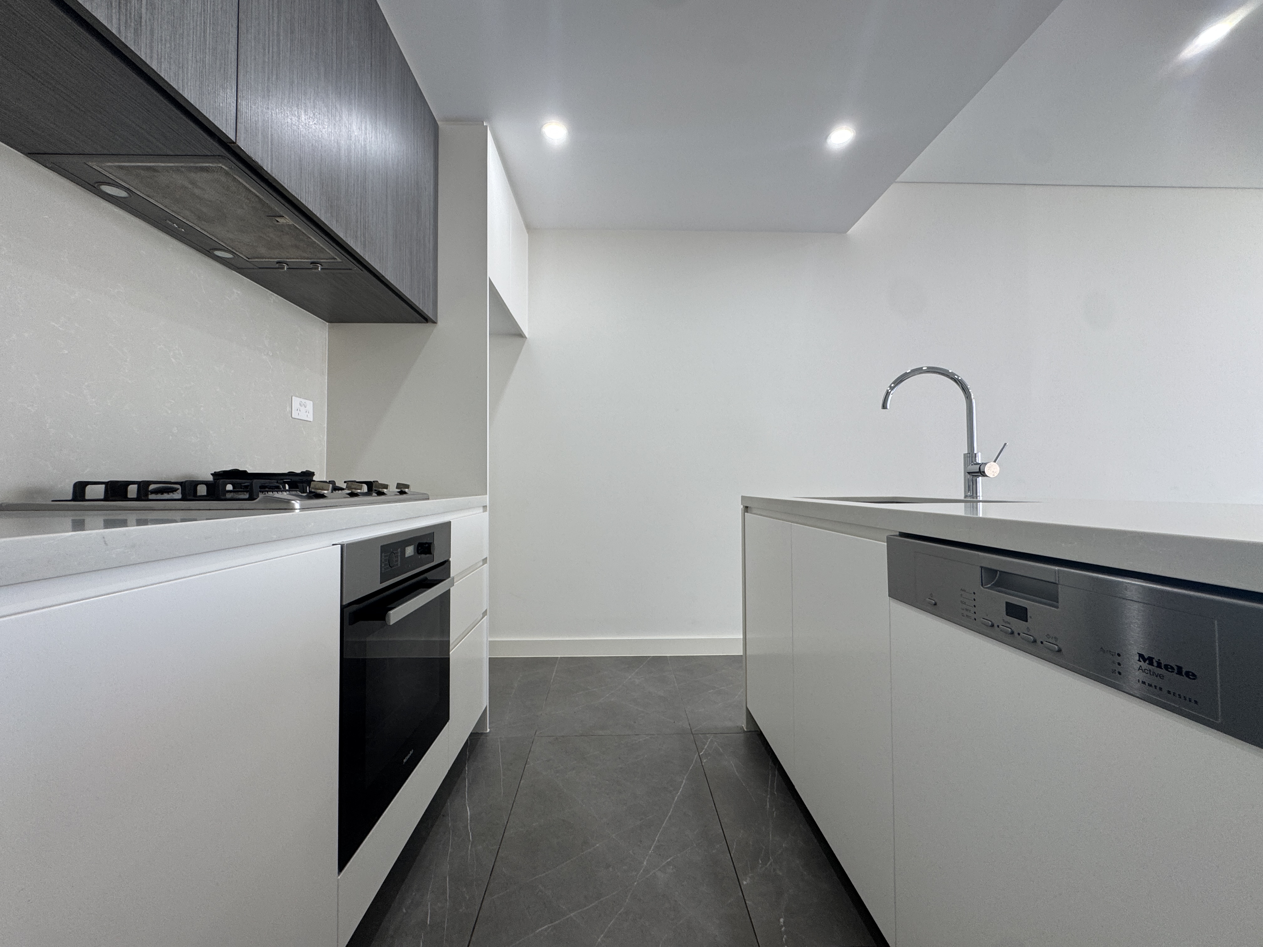 1102 / 8 Stockyard Boulevard - Main View 4