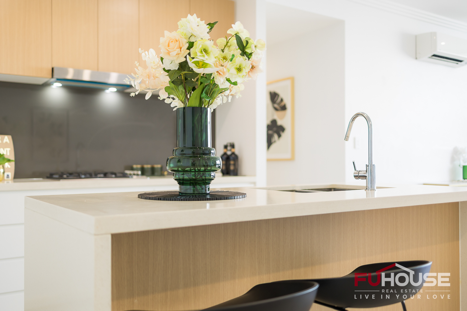 1306 / 2 Lachlan Street - Main View 8
