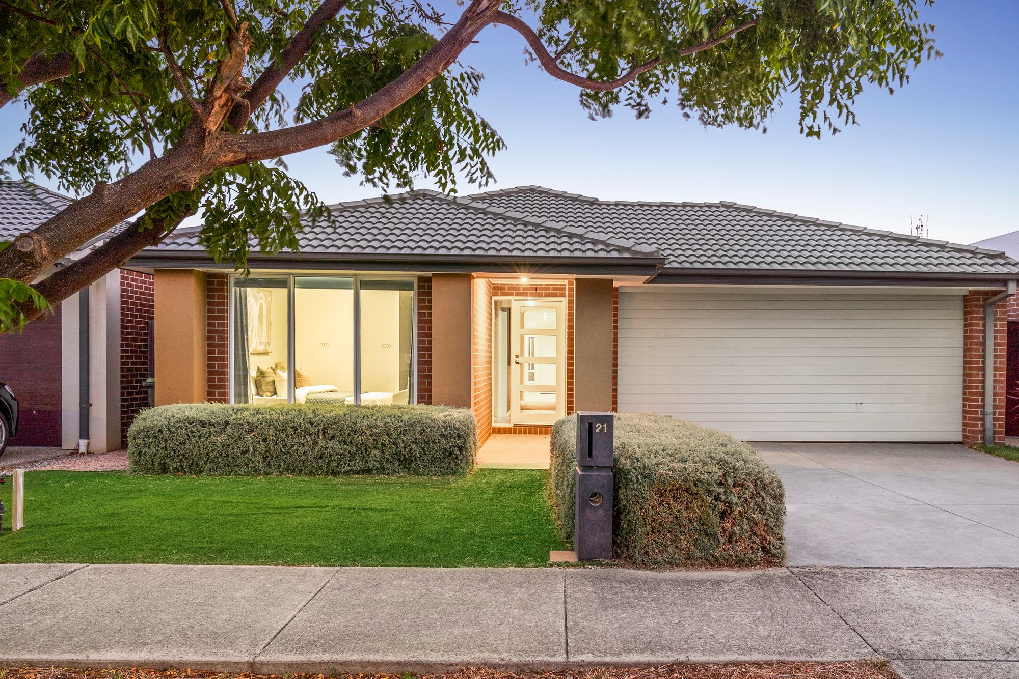 Listing image for 21 Eminence Street, MOUNT DUNEED  VIC  3217