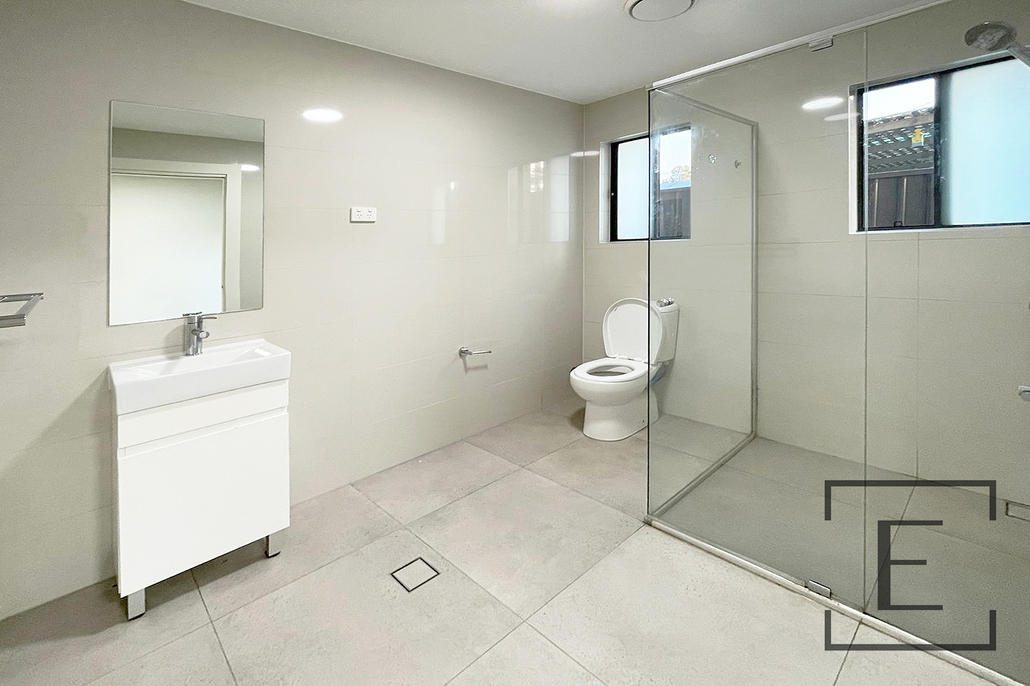 4 Rippon Avenue, Dundas