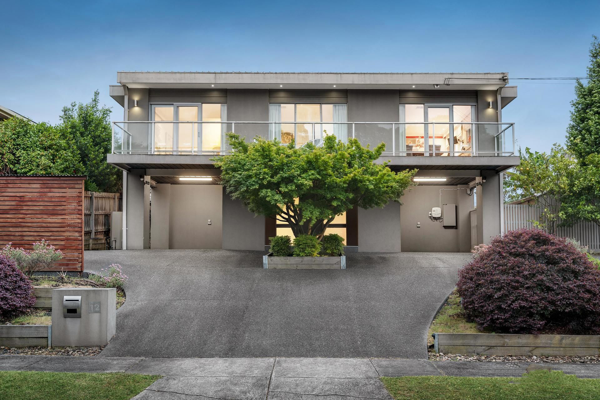 Elegant Family Living in a Prestigious Court Location