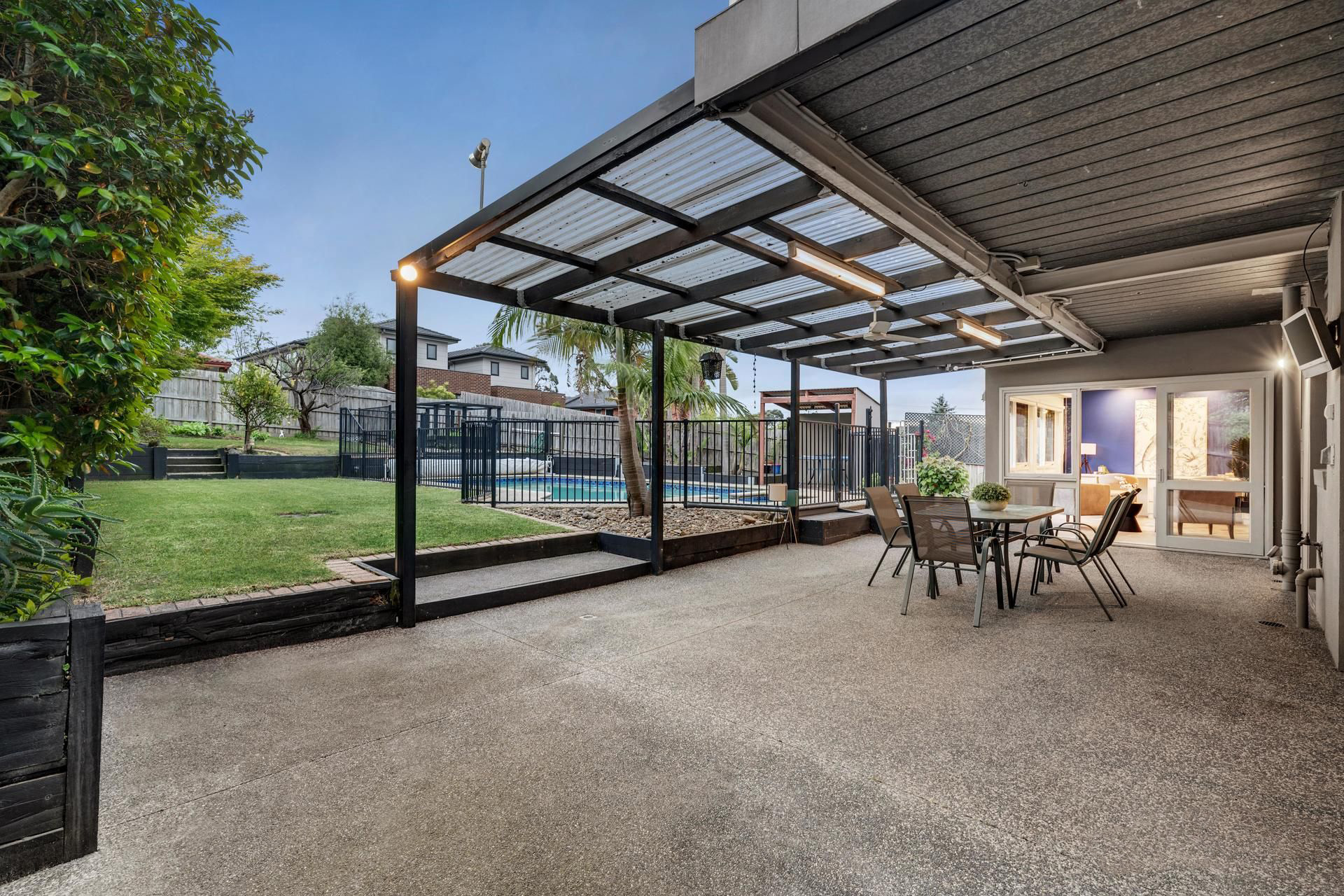 Elegant Family Living in a Prestigious Court Location