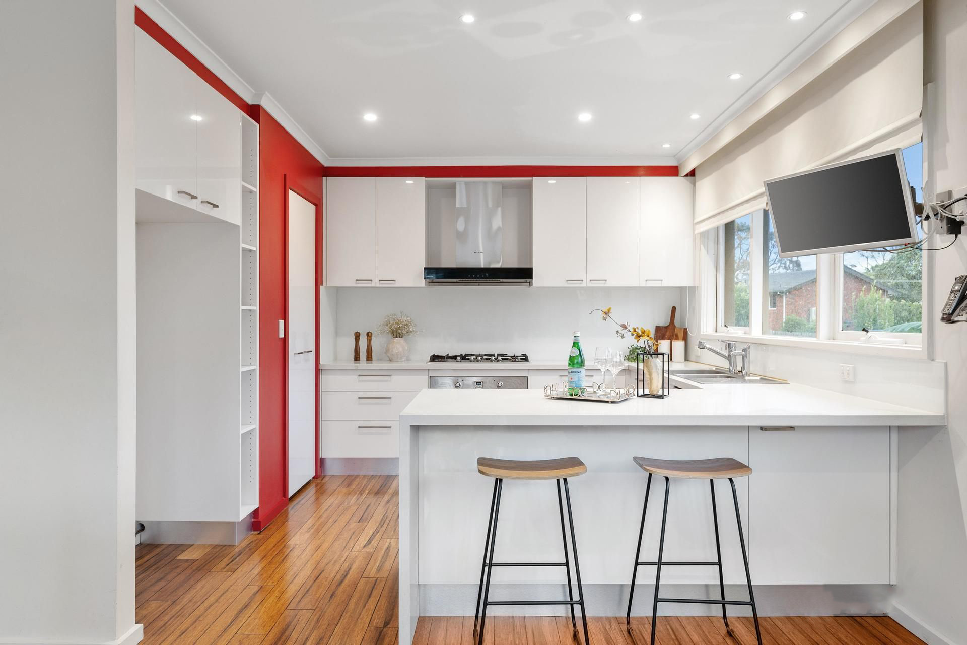 Elegant Family Living in a Prestigious Court Location