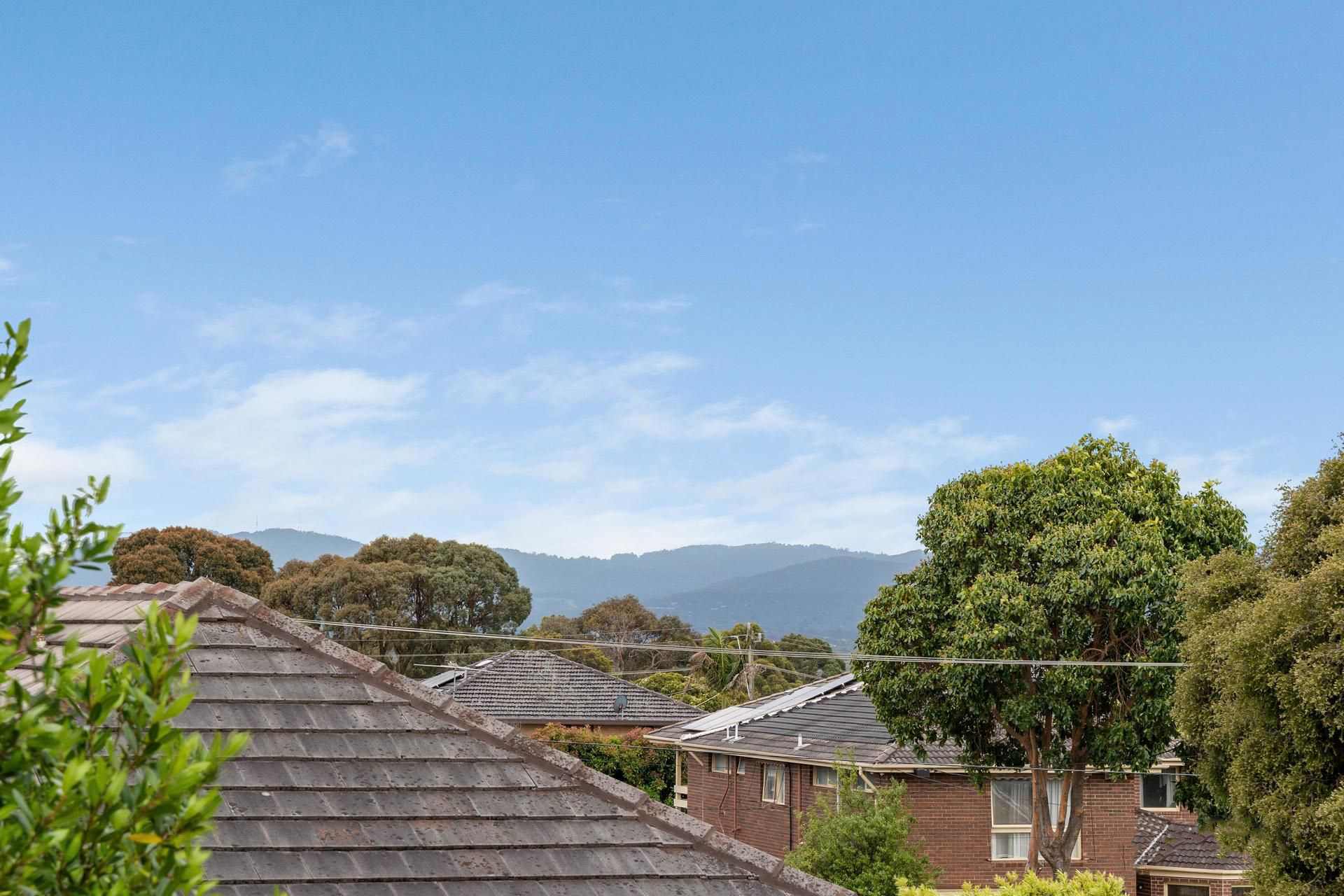 Elegant Family Living in a Prestigious Court Location