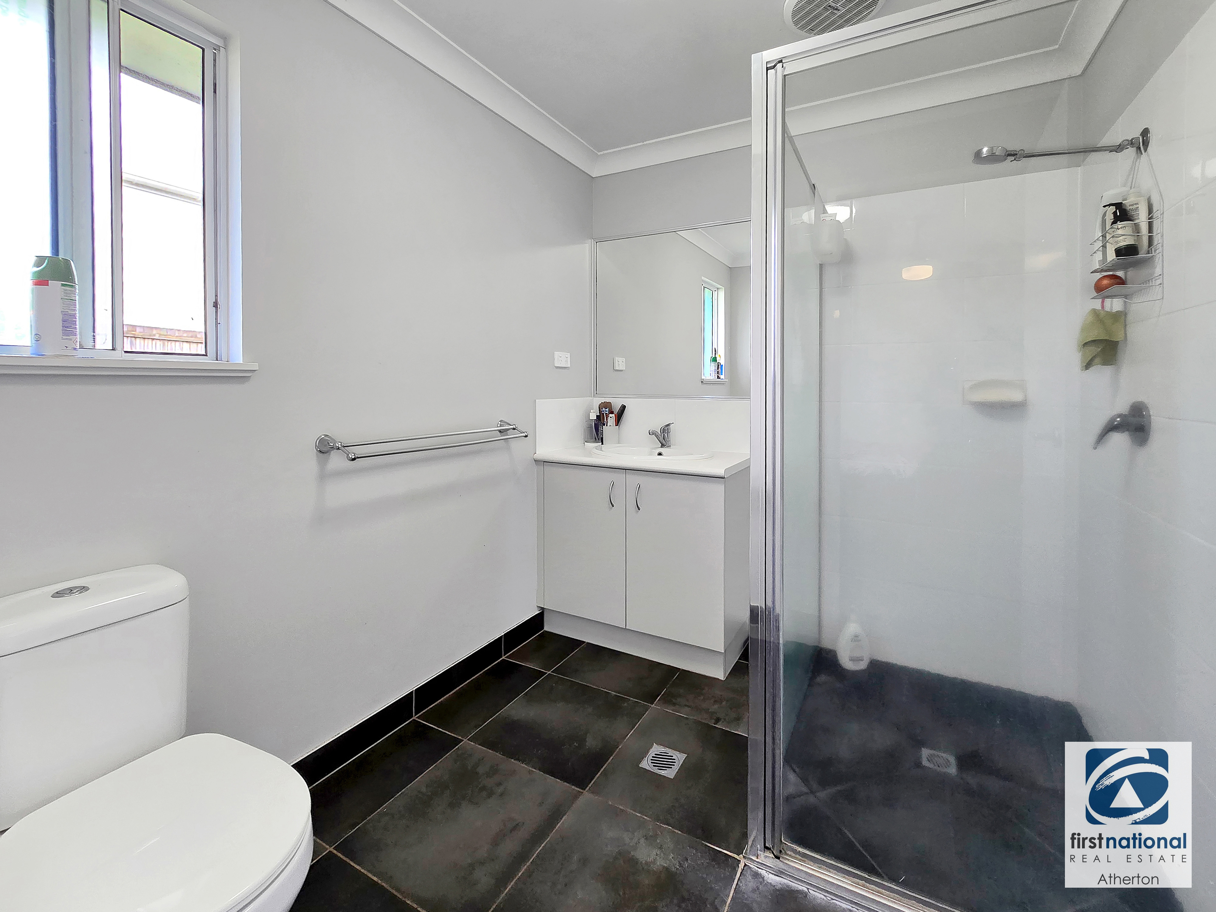 4 Robertson Close, Atherton