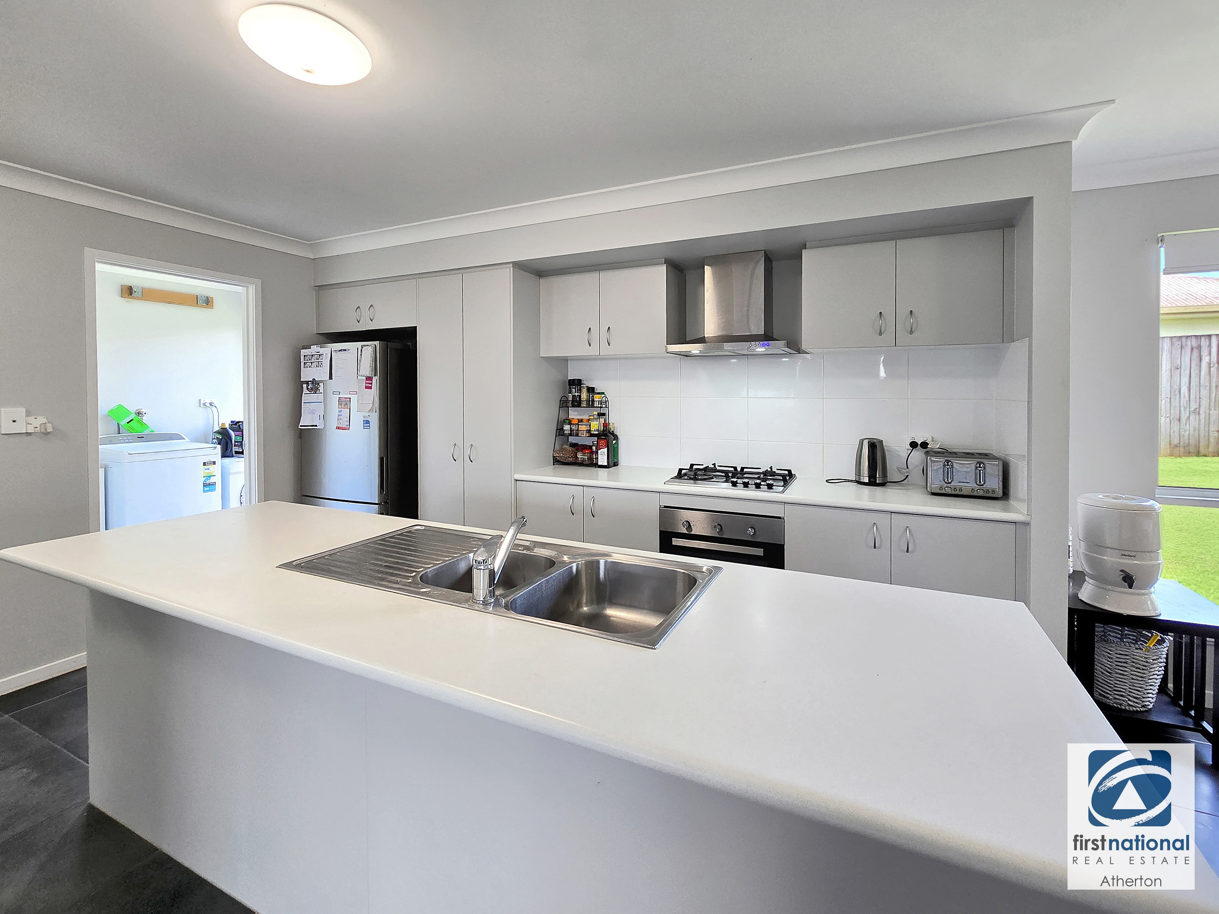 4 Robertson Close, Atherton