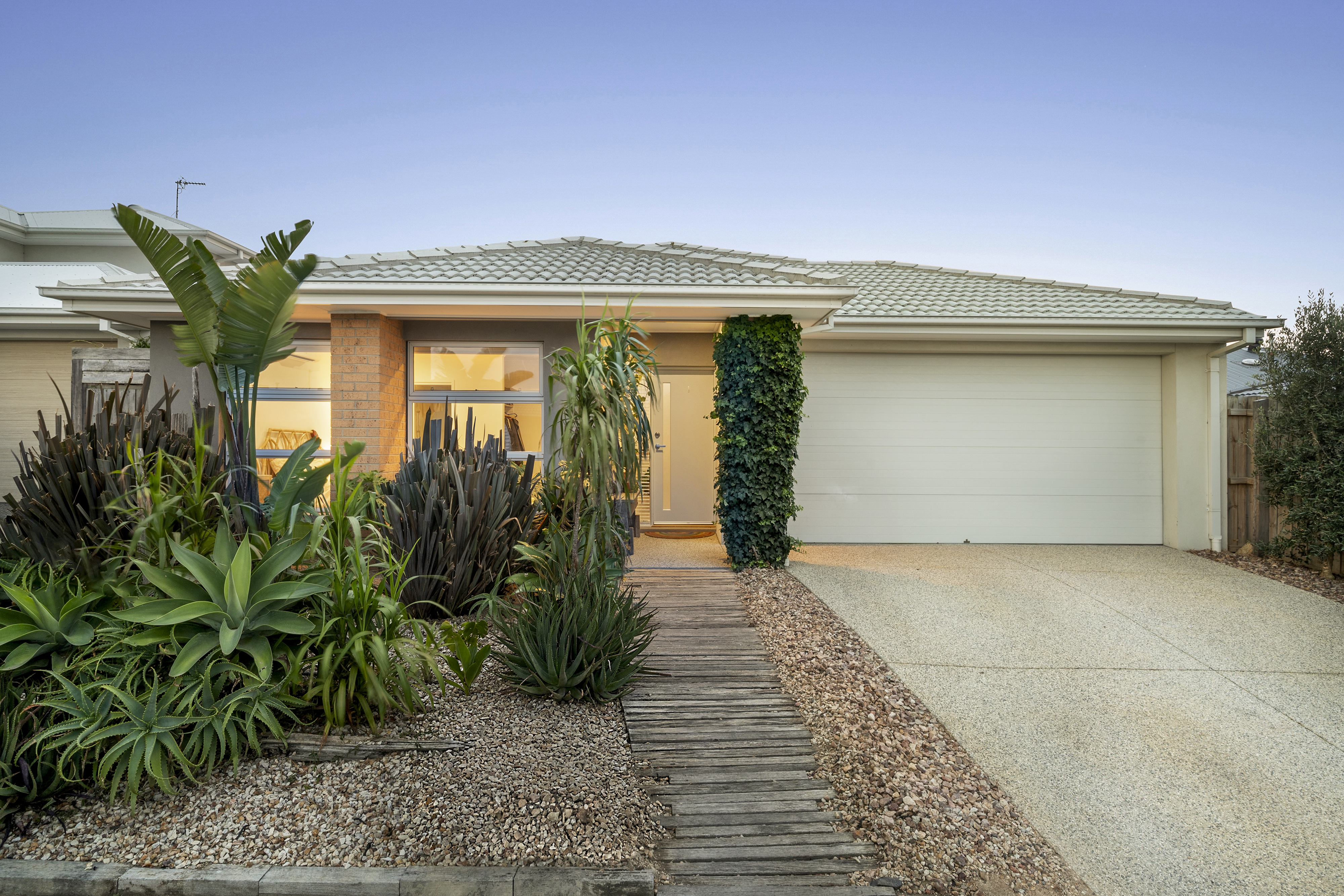 Listing image for 4 Silver Oak Way, MOUNT DUNEED  VIC  3217