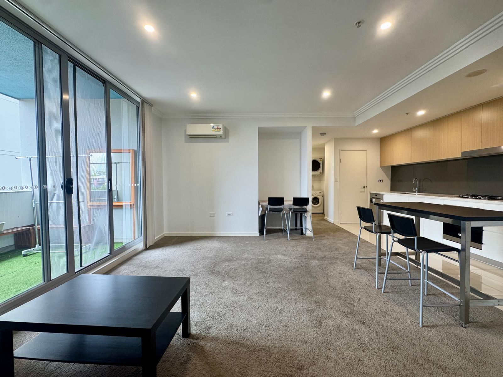 a 208 / 2 Lachlan Street - Main View 2