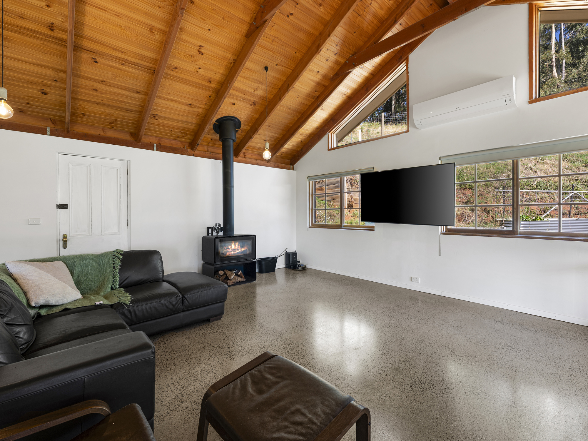 696 Cambatong Road, Tolmie