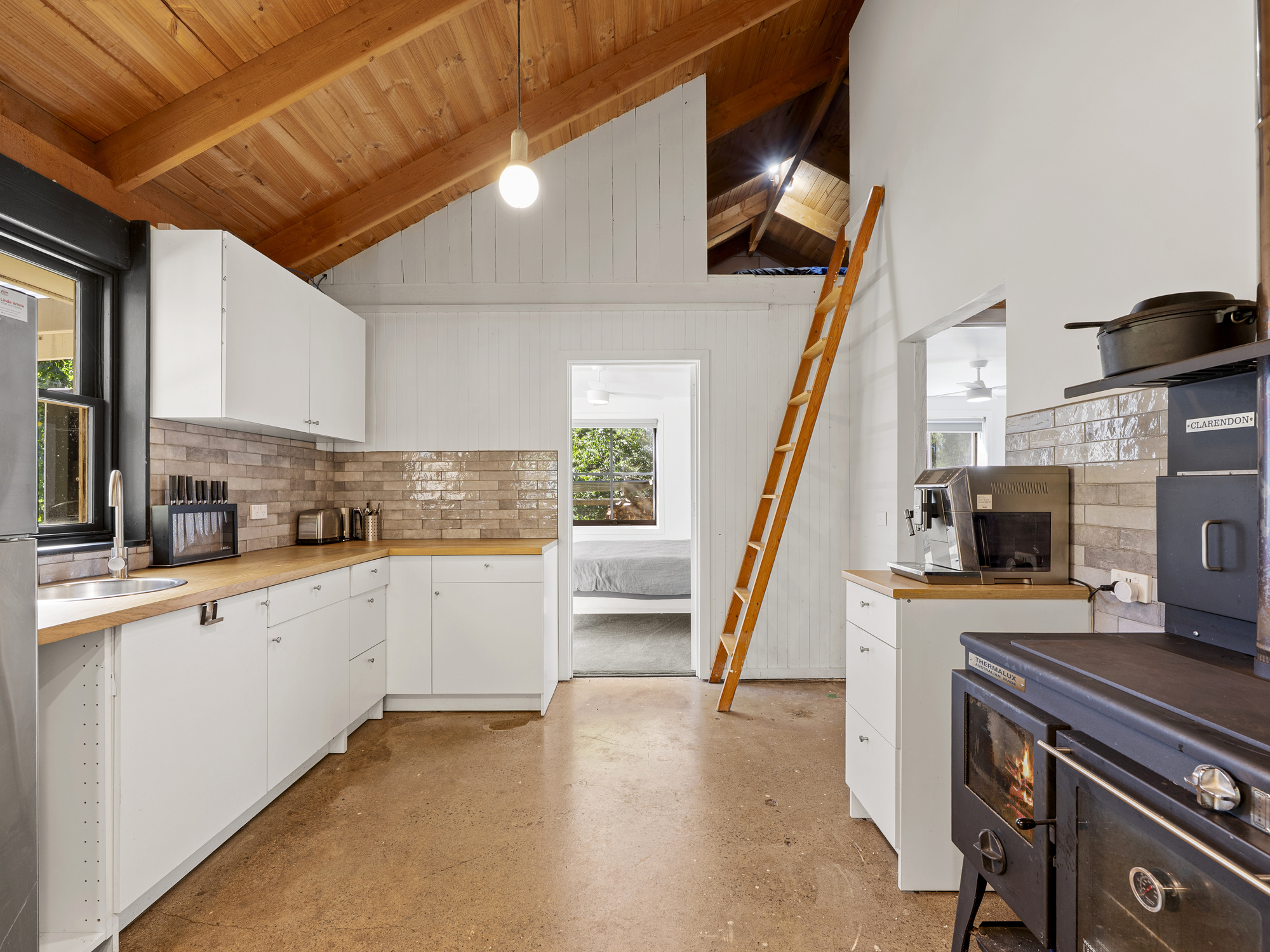 696 Cambatong Road, Tolmie