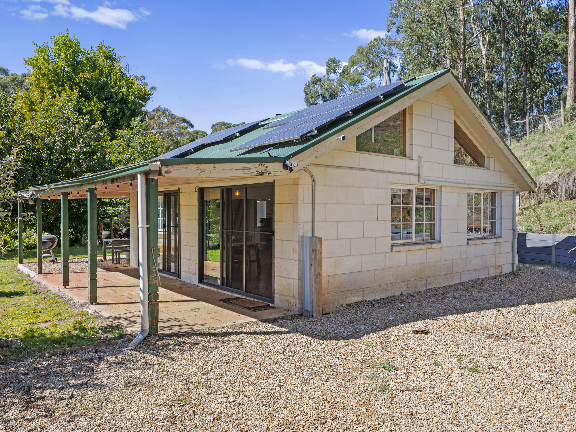 696 Cambatong Road, Tolmie