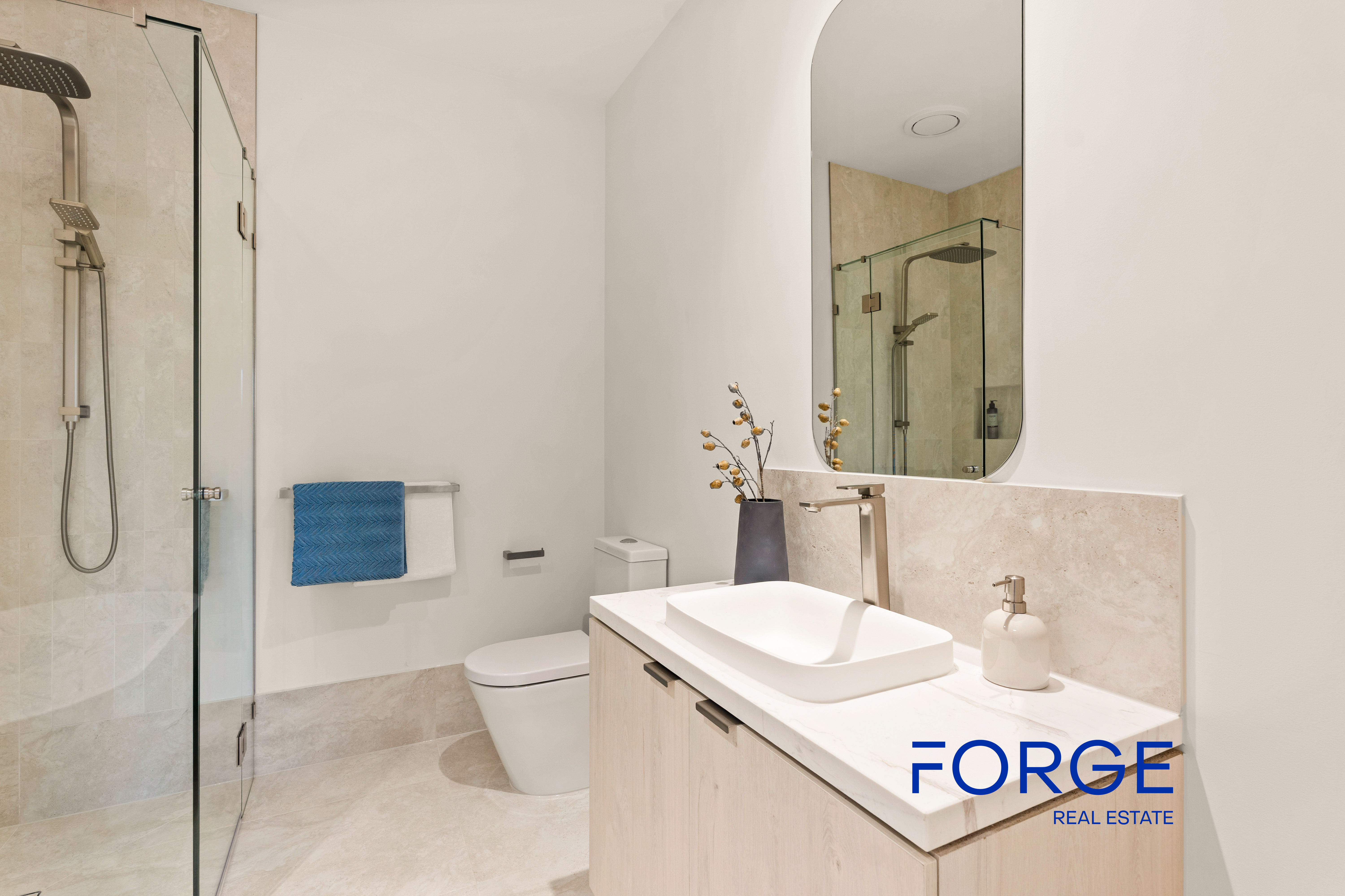 4B Sunlit Court, HAMPTON EAST