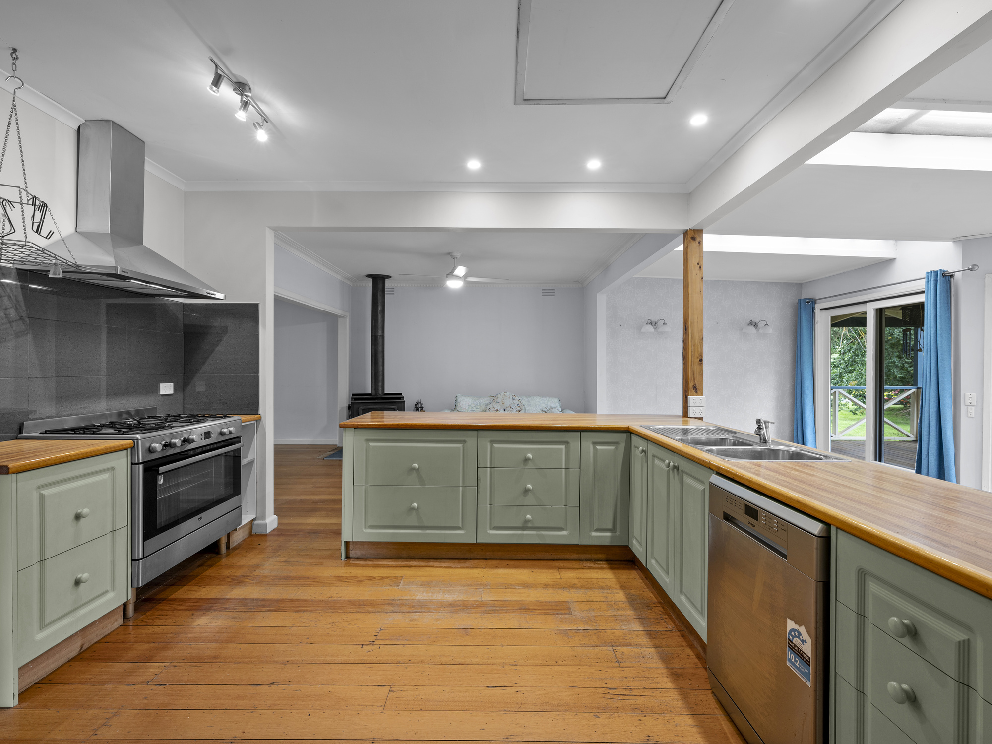 15 Main Street, Maindample