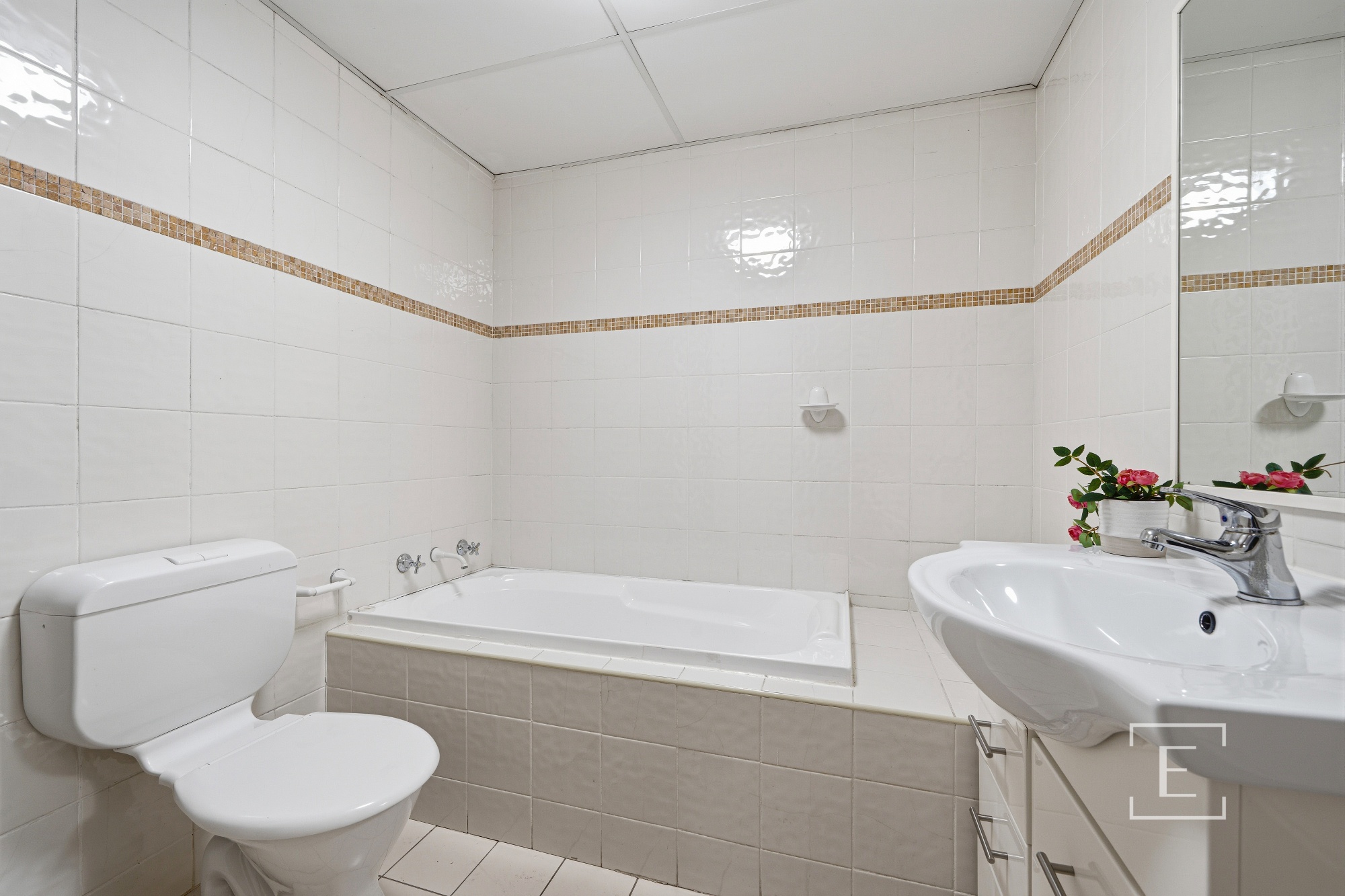 33 / 32 Hornsey Road, Homebush West