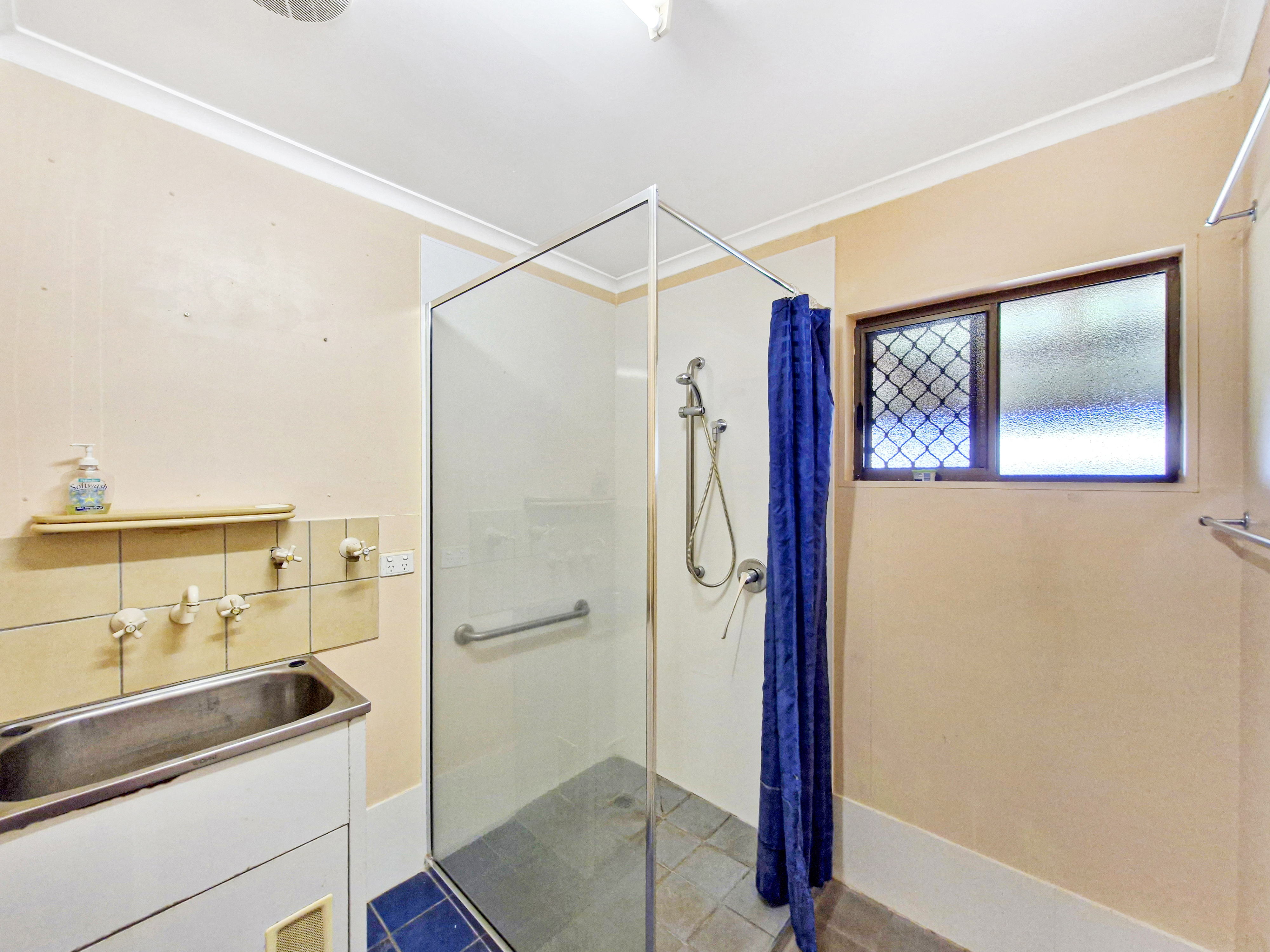 51 Planet Avenue, Atherton