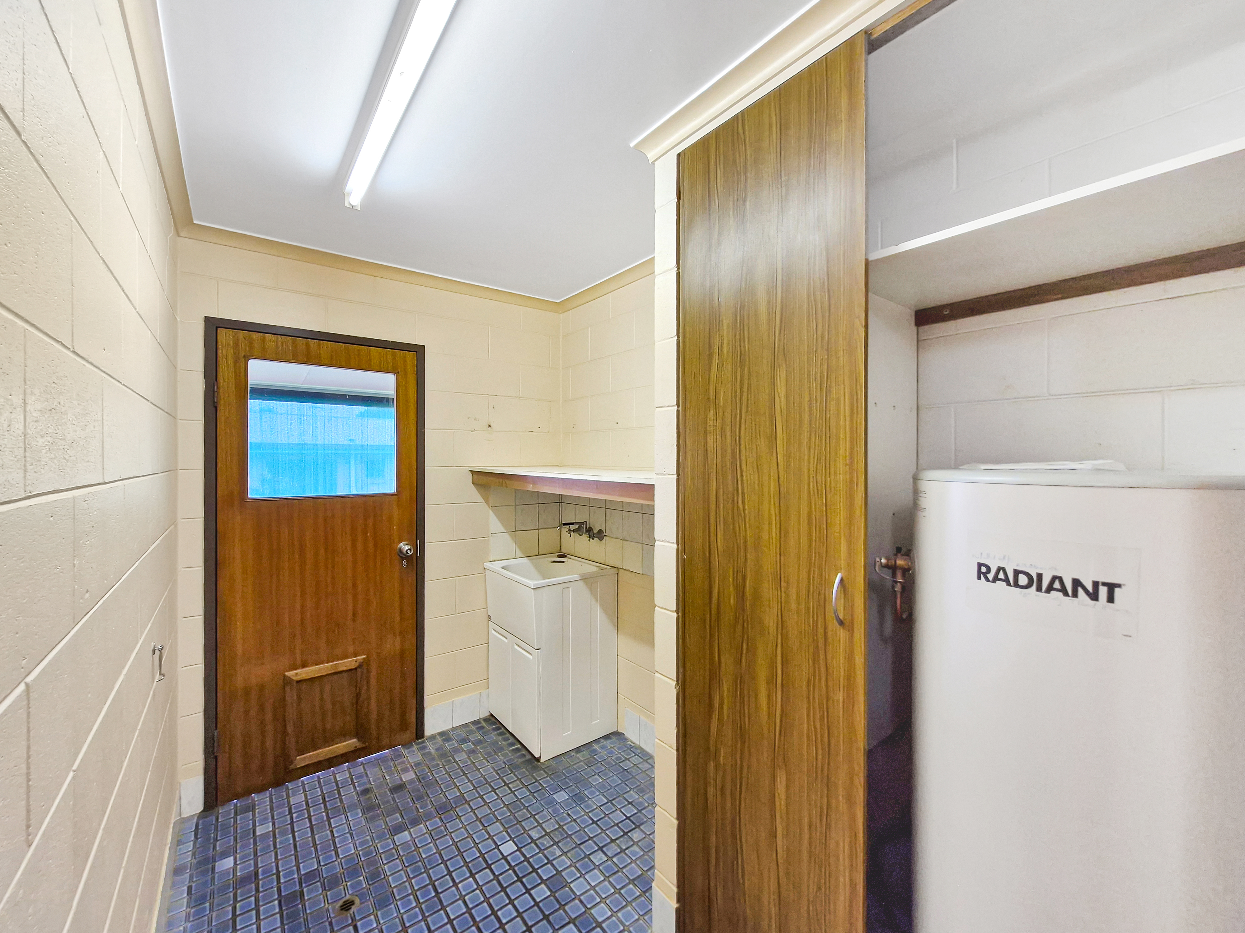 51 Planet Avenue, Atherton