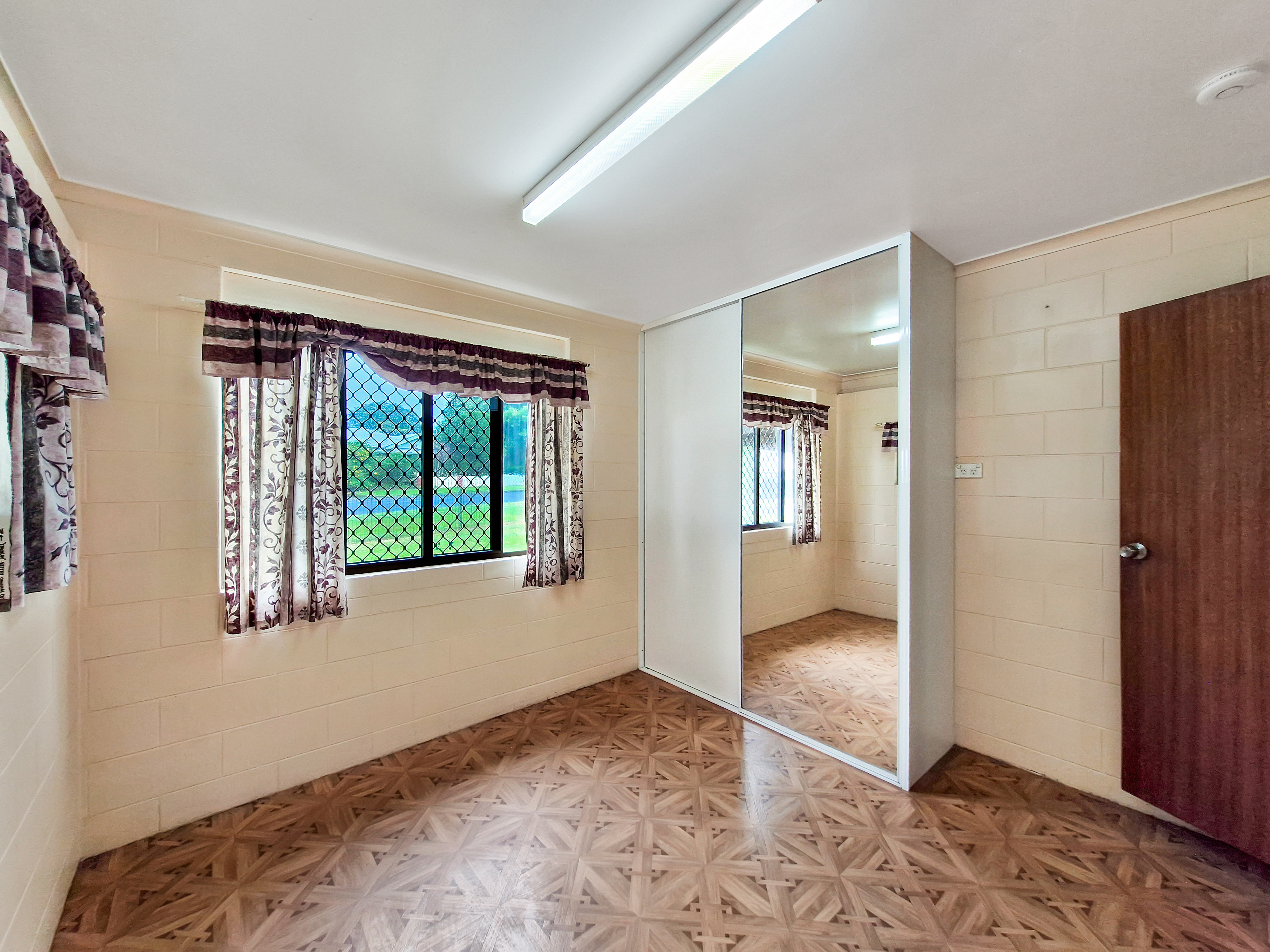 51 Planet Avenue, Atherton