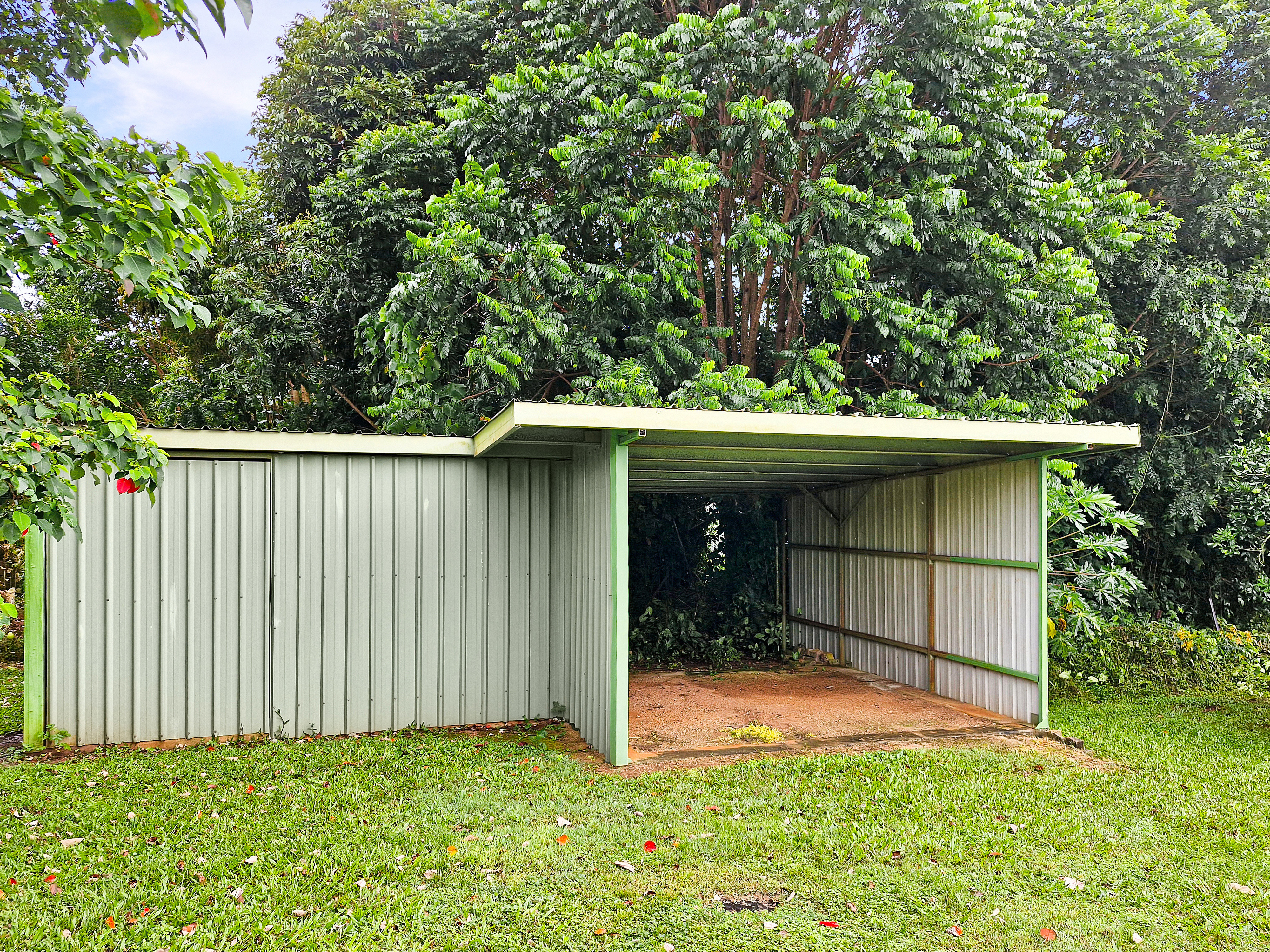 51 Planet Avenue, Atherton