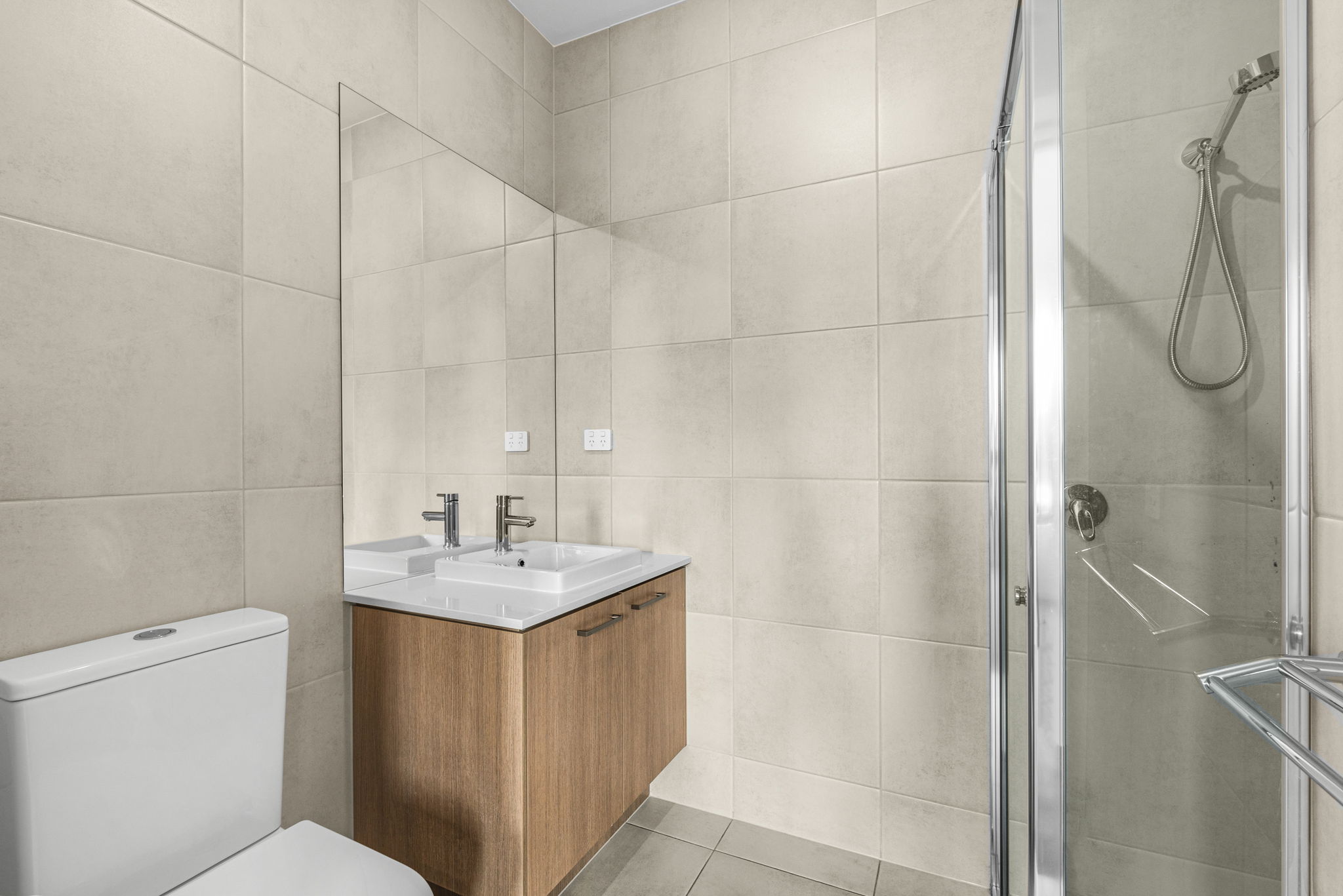 26 Graduation Parade, Taperoo