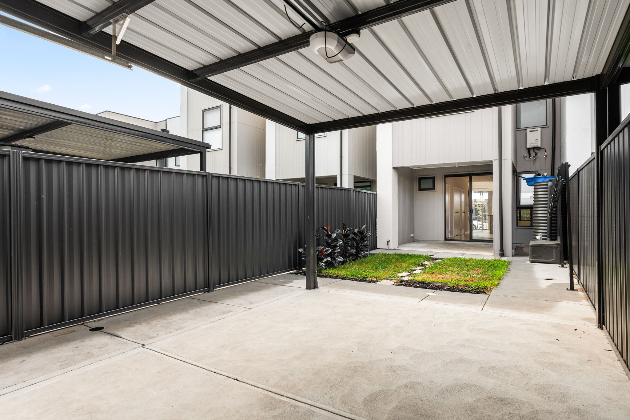 26 Graduation Parade, Taperoo