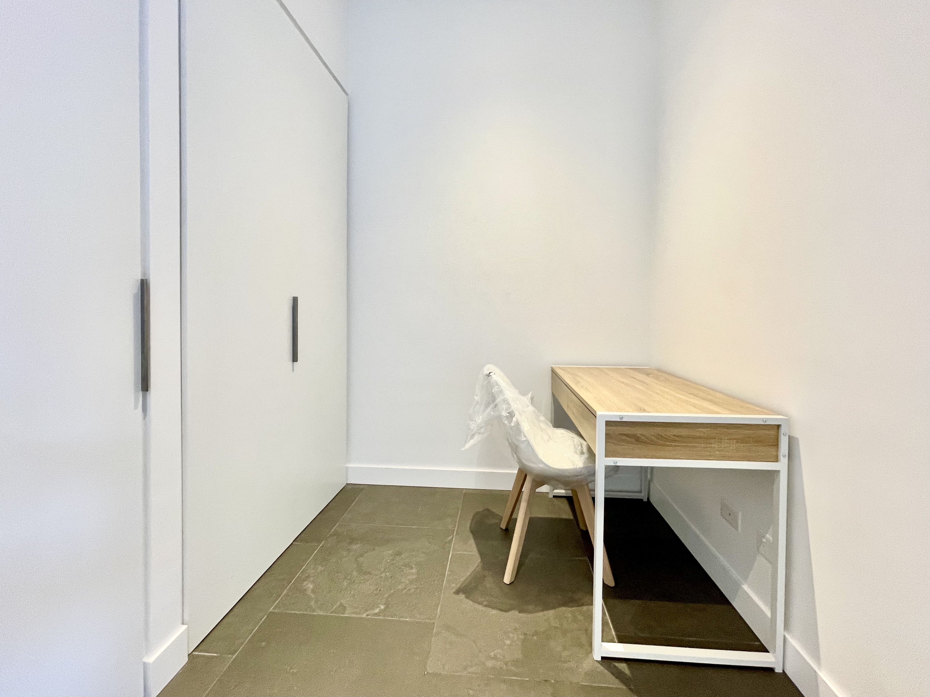 302 / 1 Marshall Avenue - Main View 6
