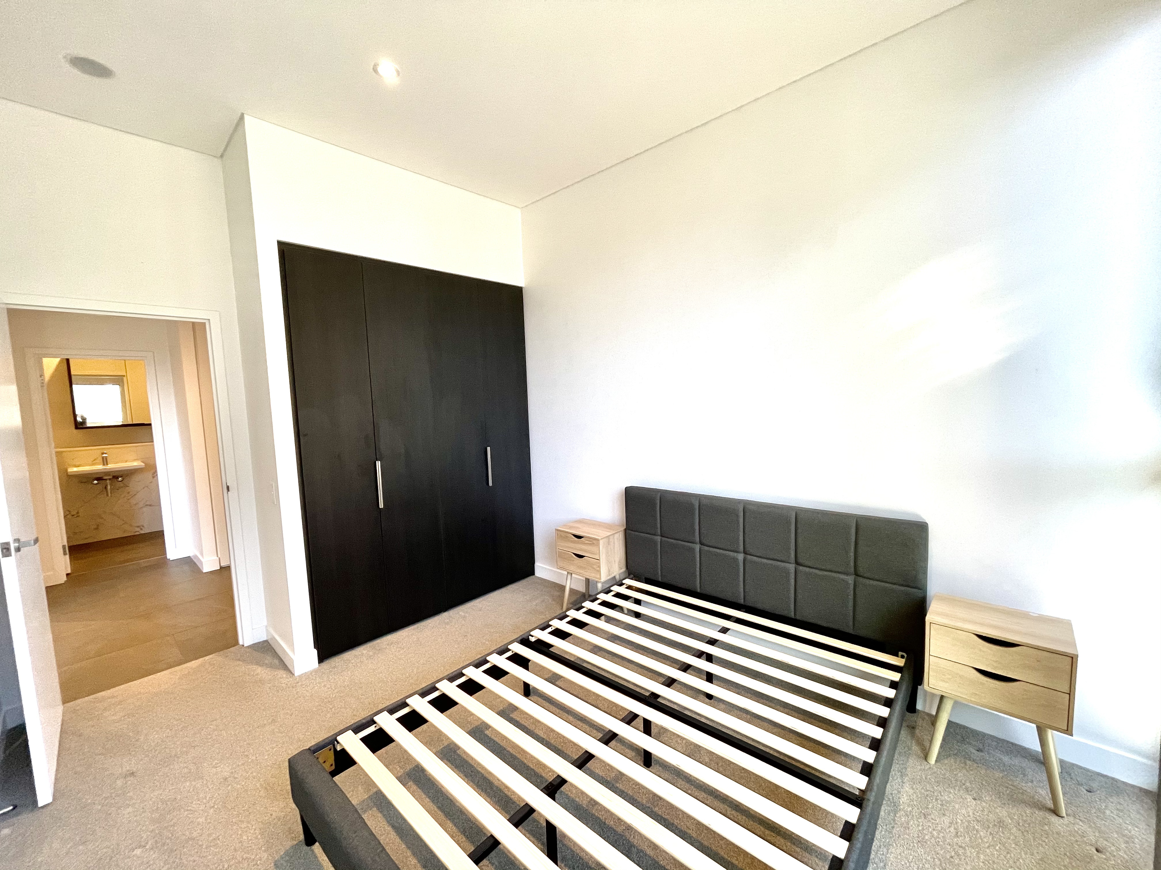 302 / 1 Marshall Avenue - Main View 5