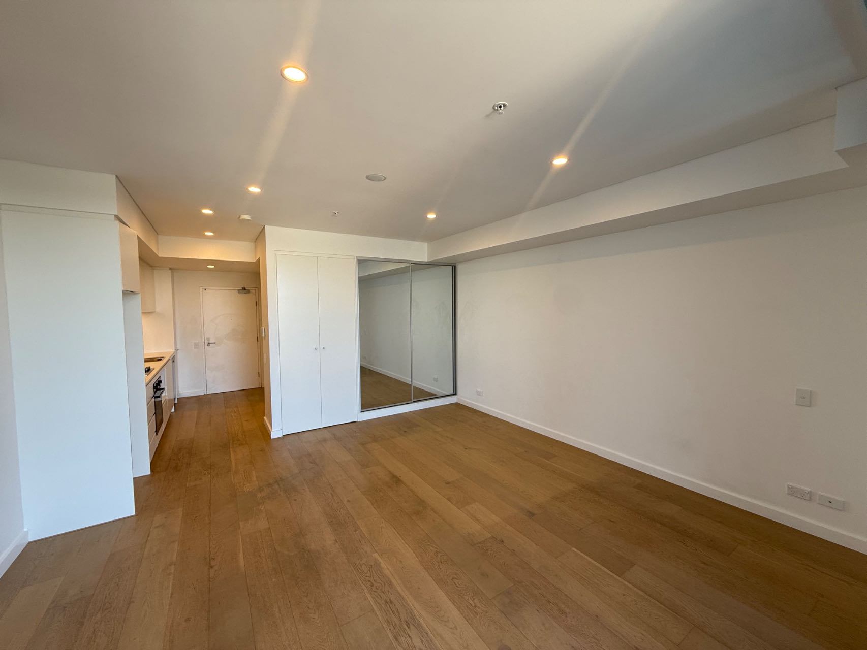 405 / 36 Kitchener Parade - Main View 3
