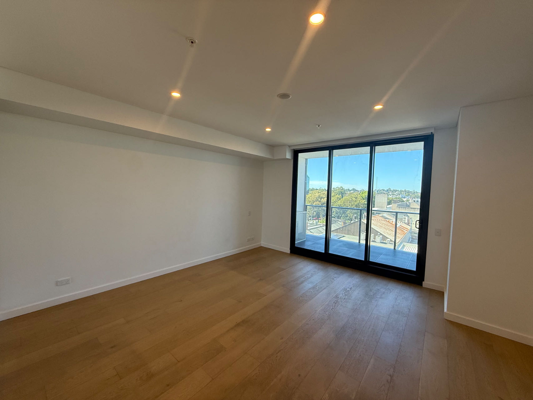 405 / 36 Kitchener Parade - Main View 5