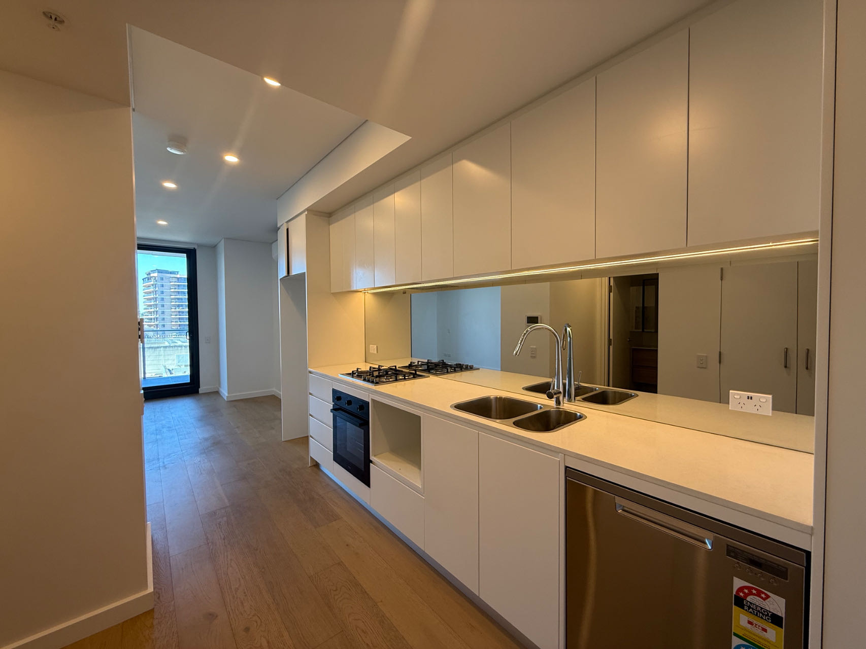 405 / 36 Kitchener Parade - Main View 2