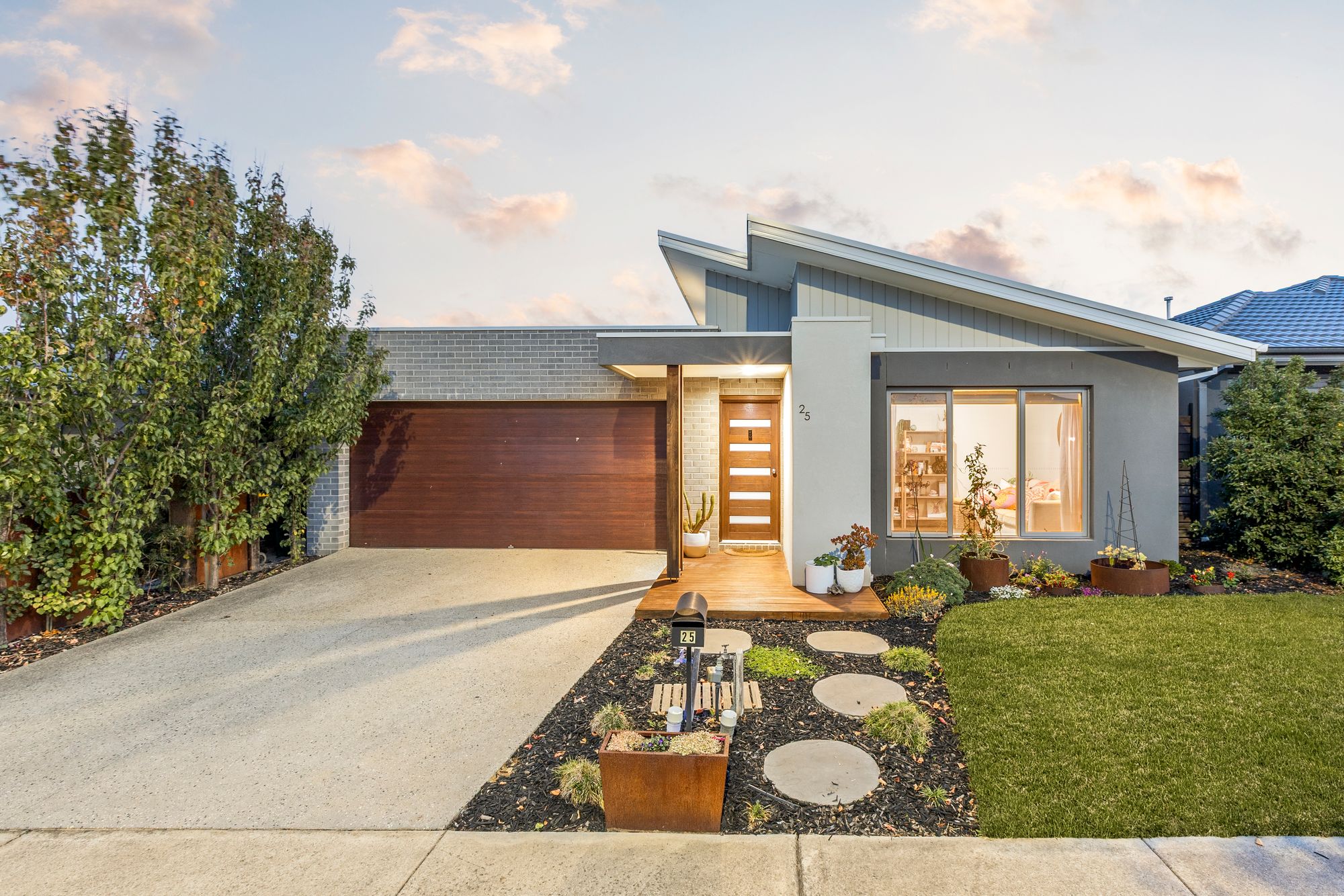 Listing image for 25 Snedden Street, ARMSTRONG CREEK  VIC  3217