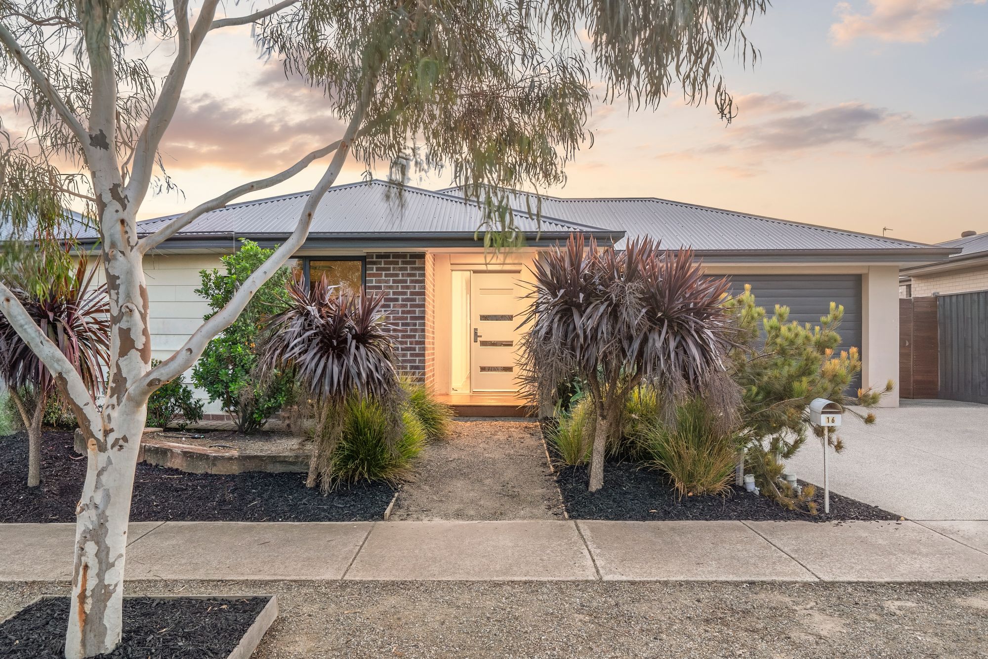Listing image for 16 Lismore Street, ARMSTRONG CREEK  VIC  3217