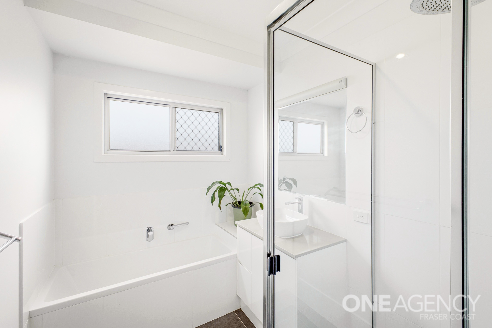 54 Ronaldo Way, Urangan