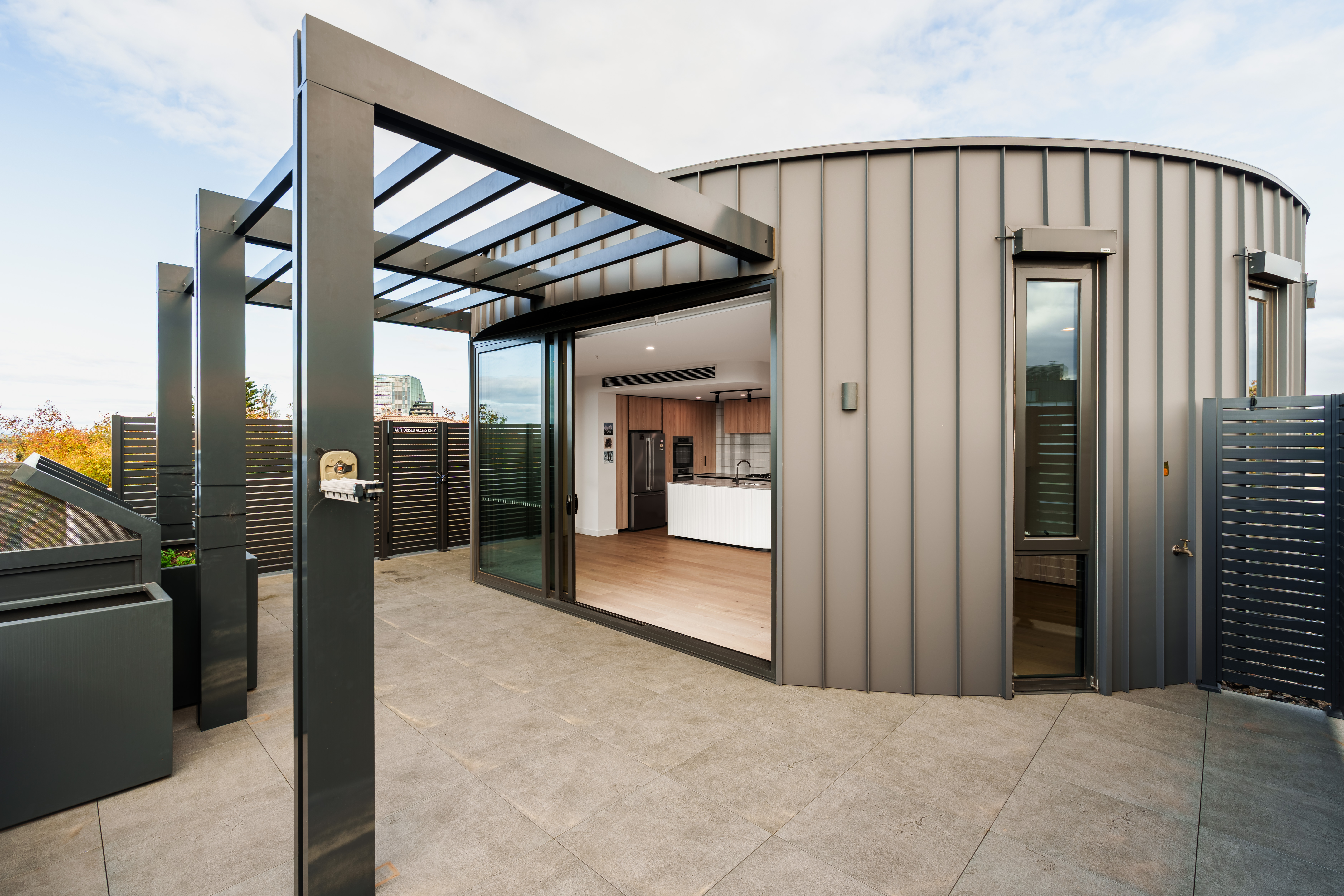 Sunny & Spacious 3-Bedroom in Armadale