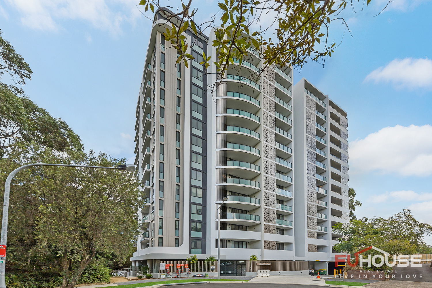 606 / 9 Peach Tree Road - Main View 16